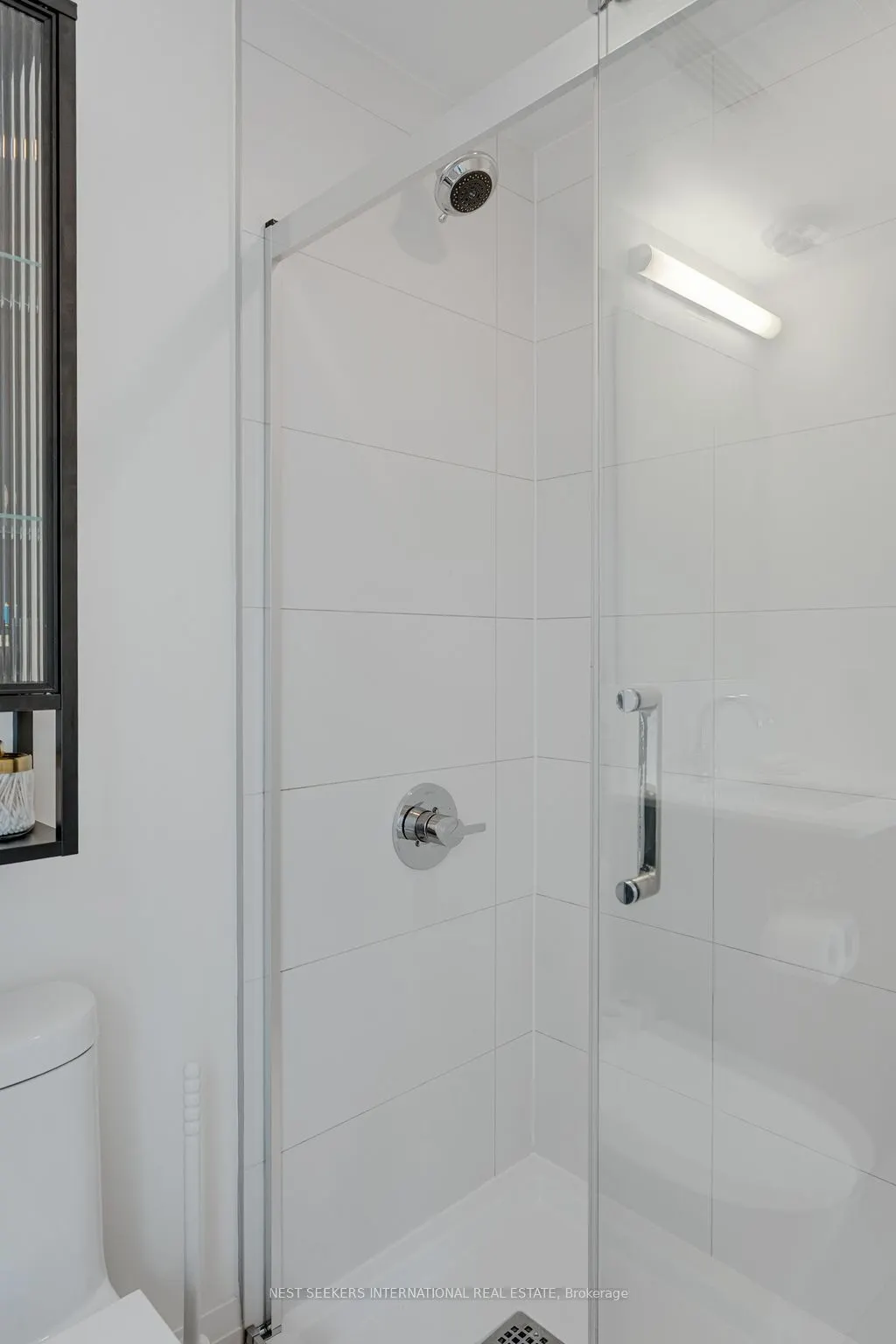 681 Yonge Street, #404