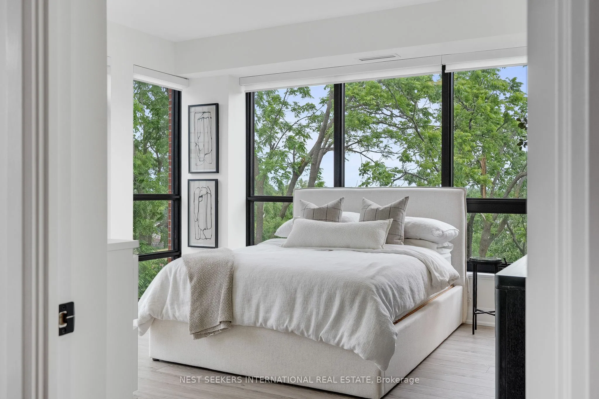 681 Yonge Street, #404
