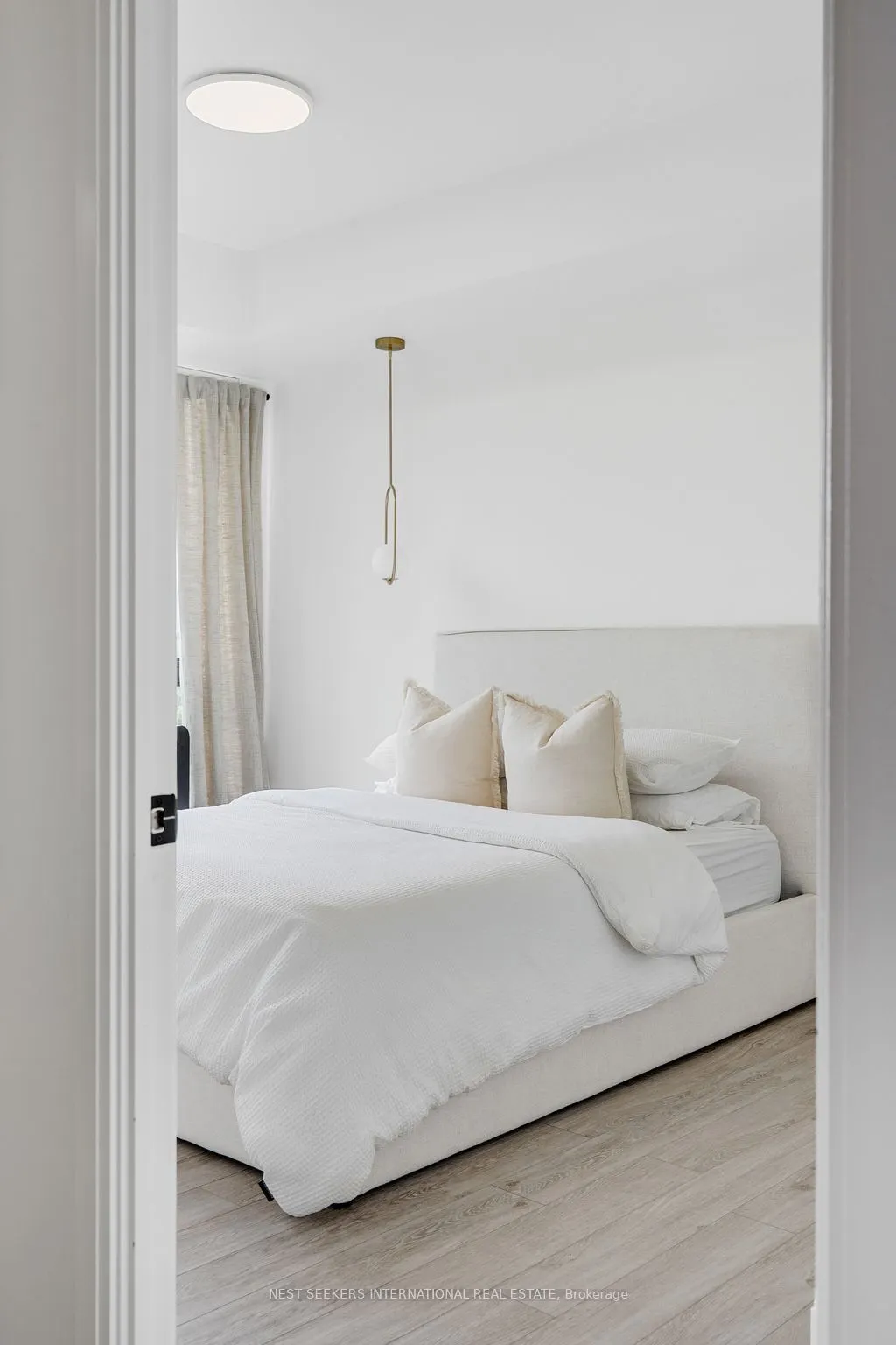 681 Yonge Street, #404