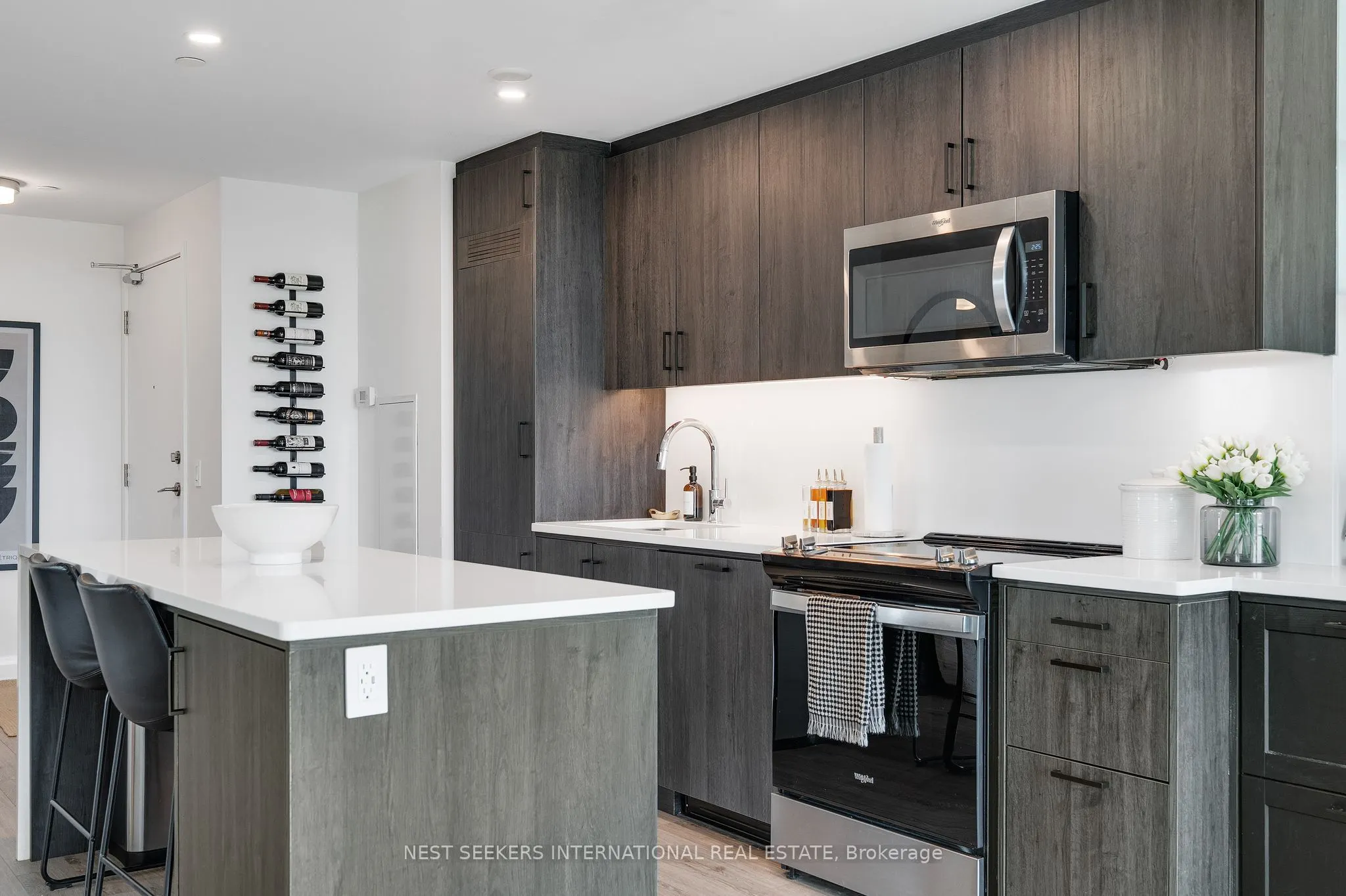 681 Yonge Street, #404