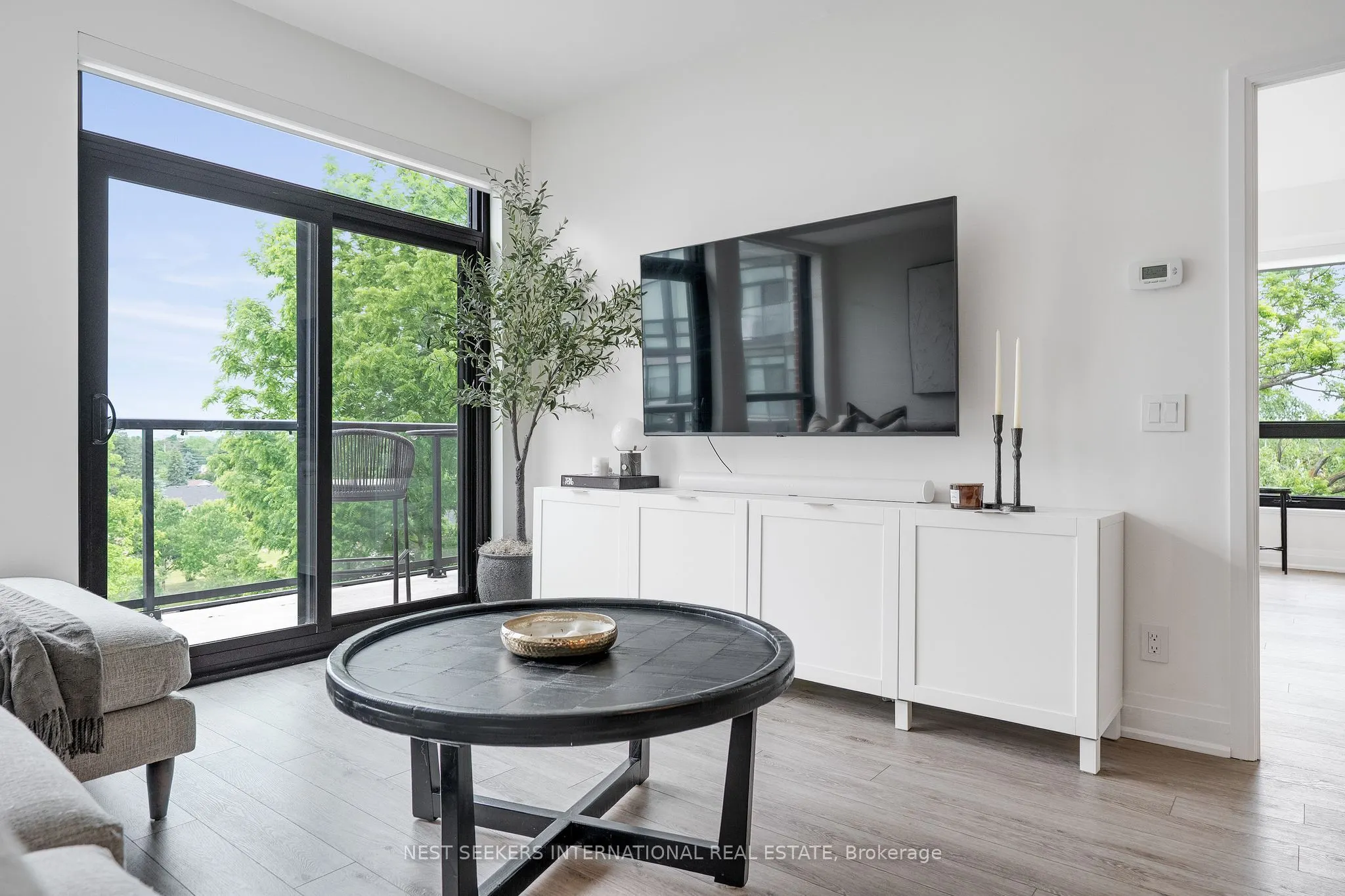 681 Yonge Street, #404