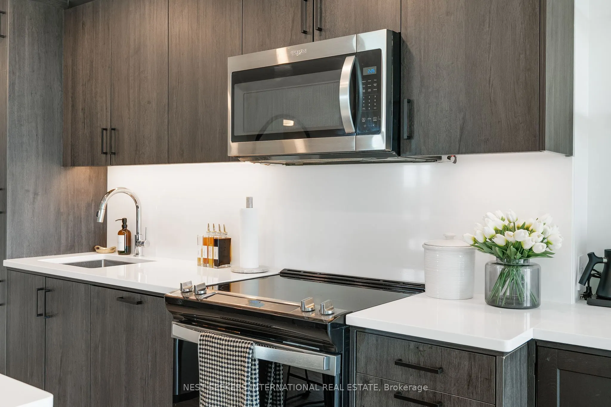 681 Yonge Street, #404
