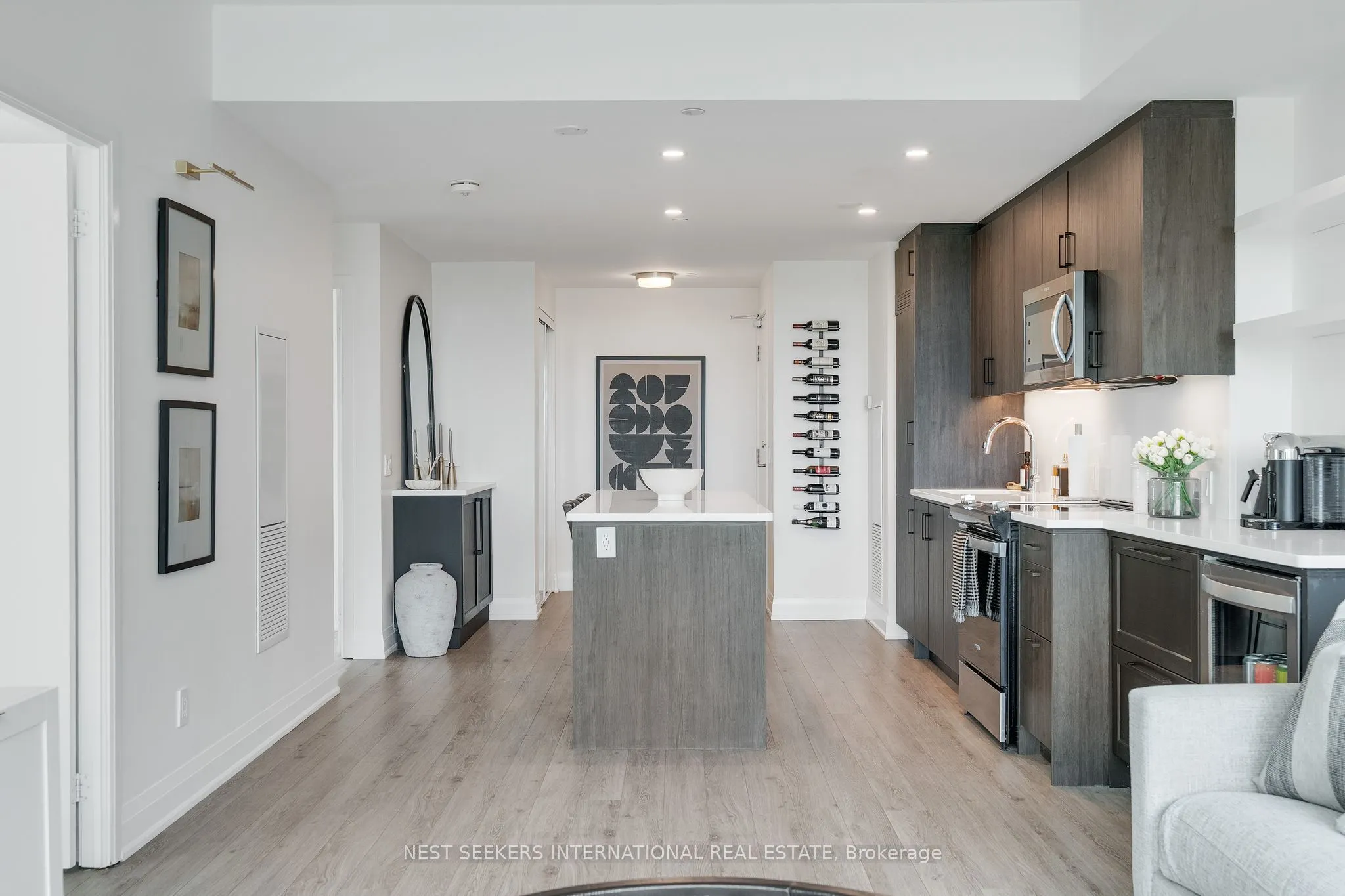 681 Yonge Street, #404