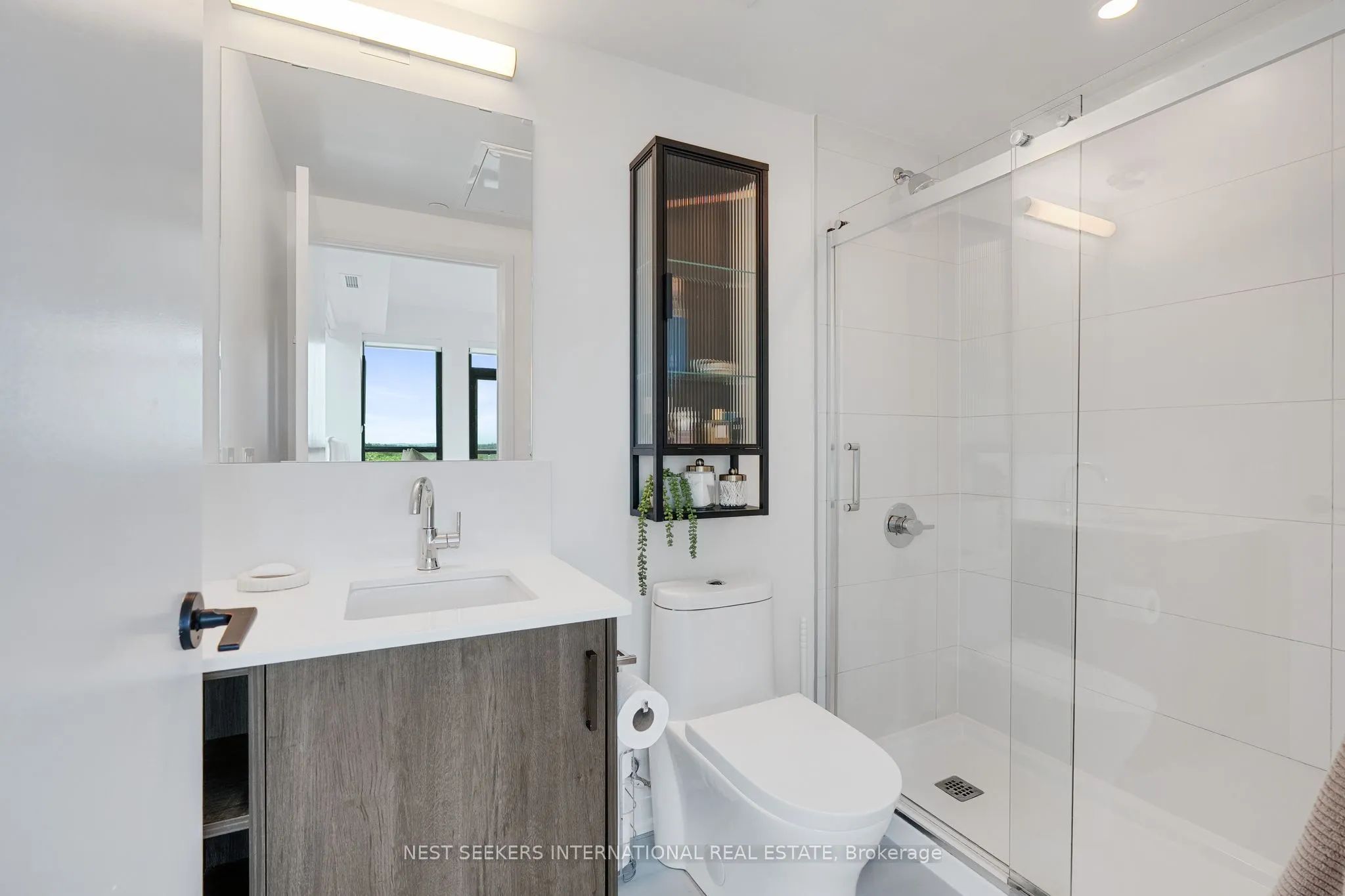 681 Yonge Street, #404
