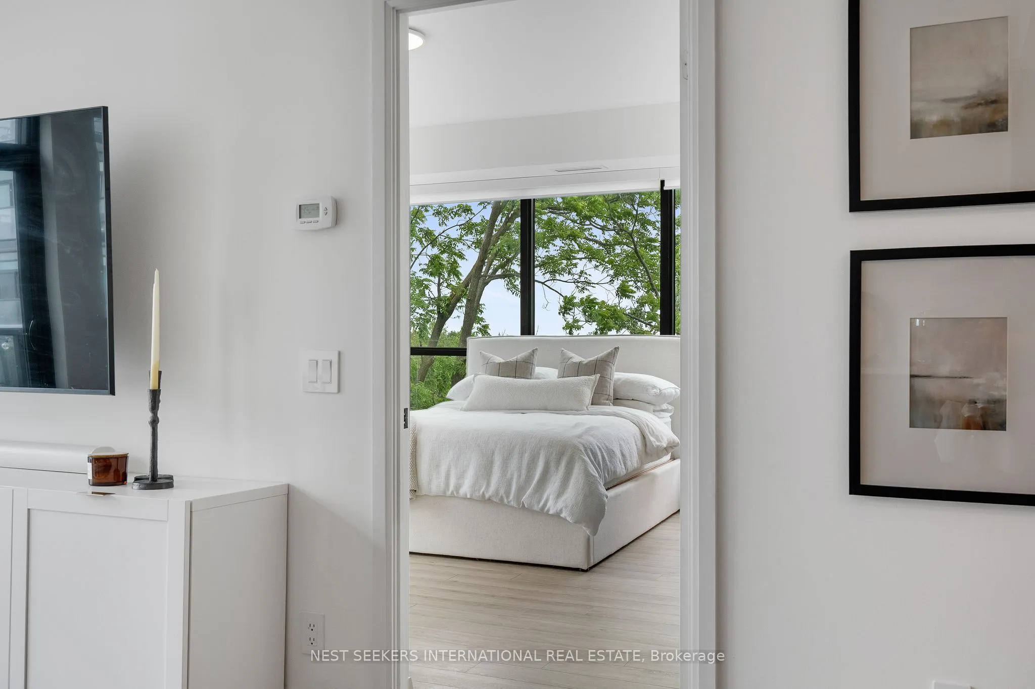 681 Yonge Street, #404