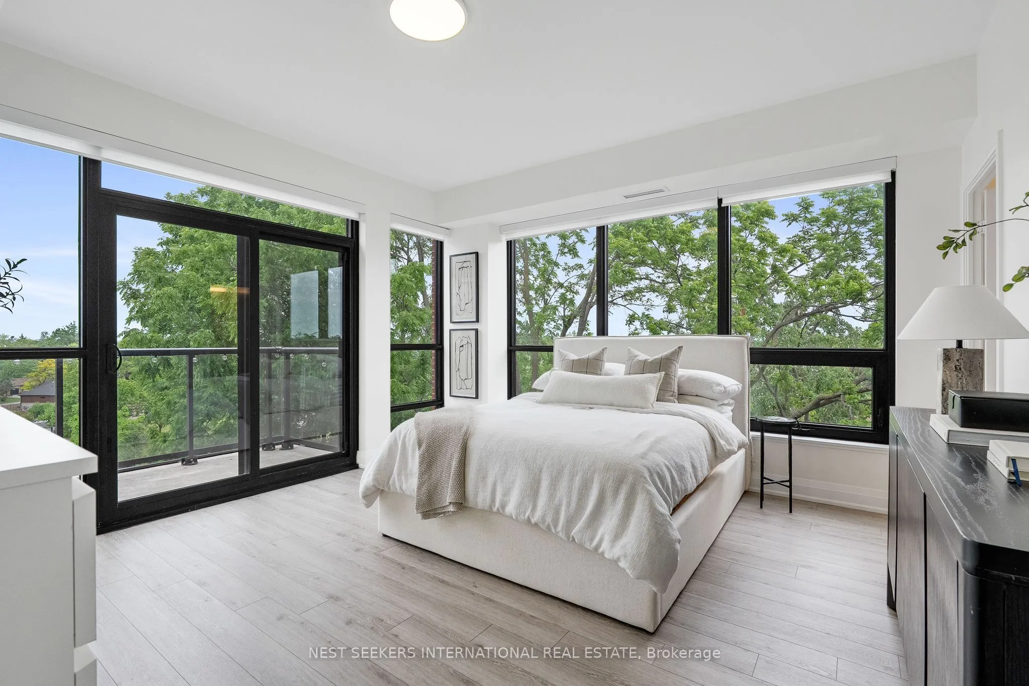 681 Yonge Street, #404