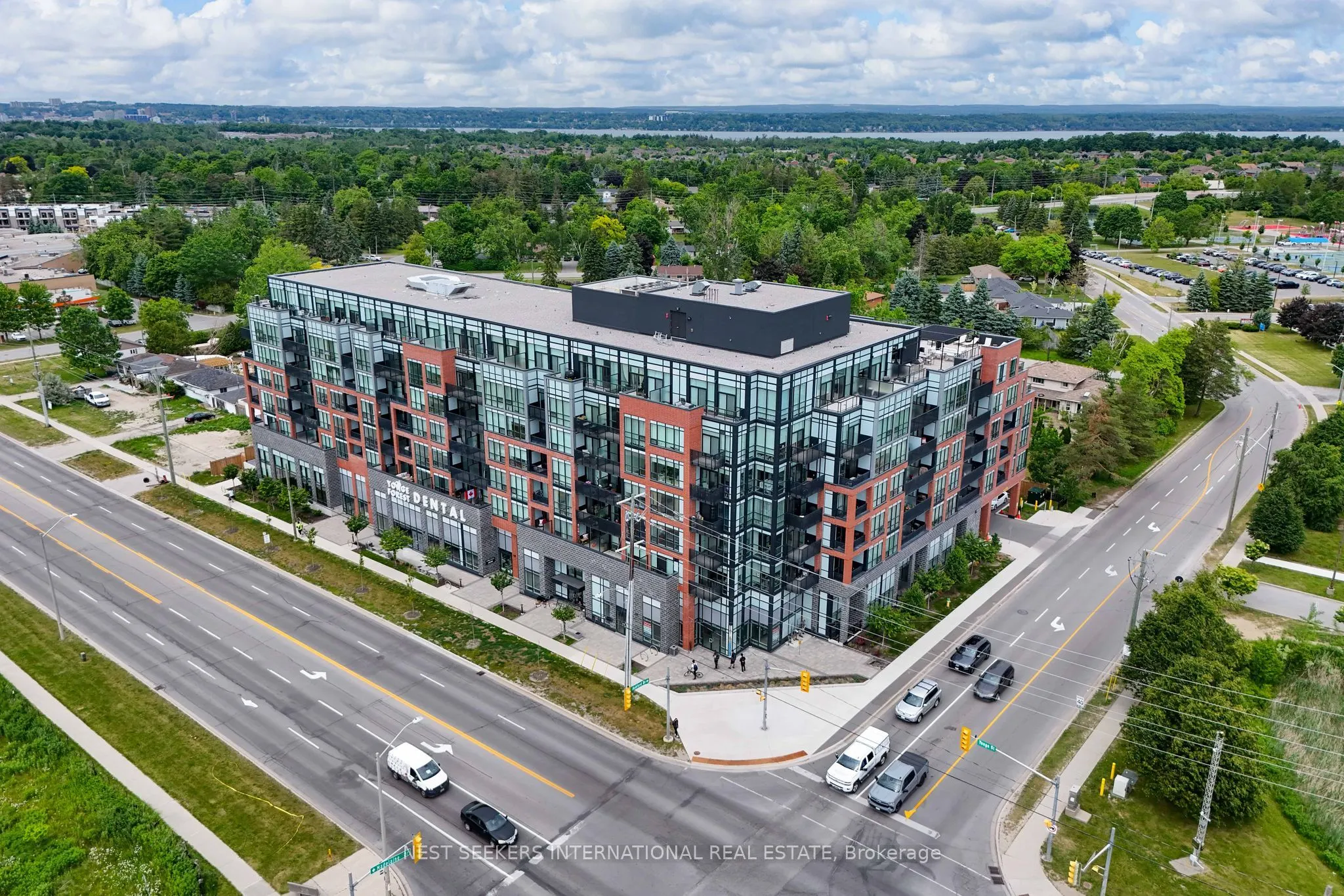 681 Yonge Street, #404