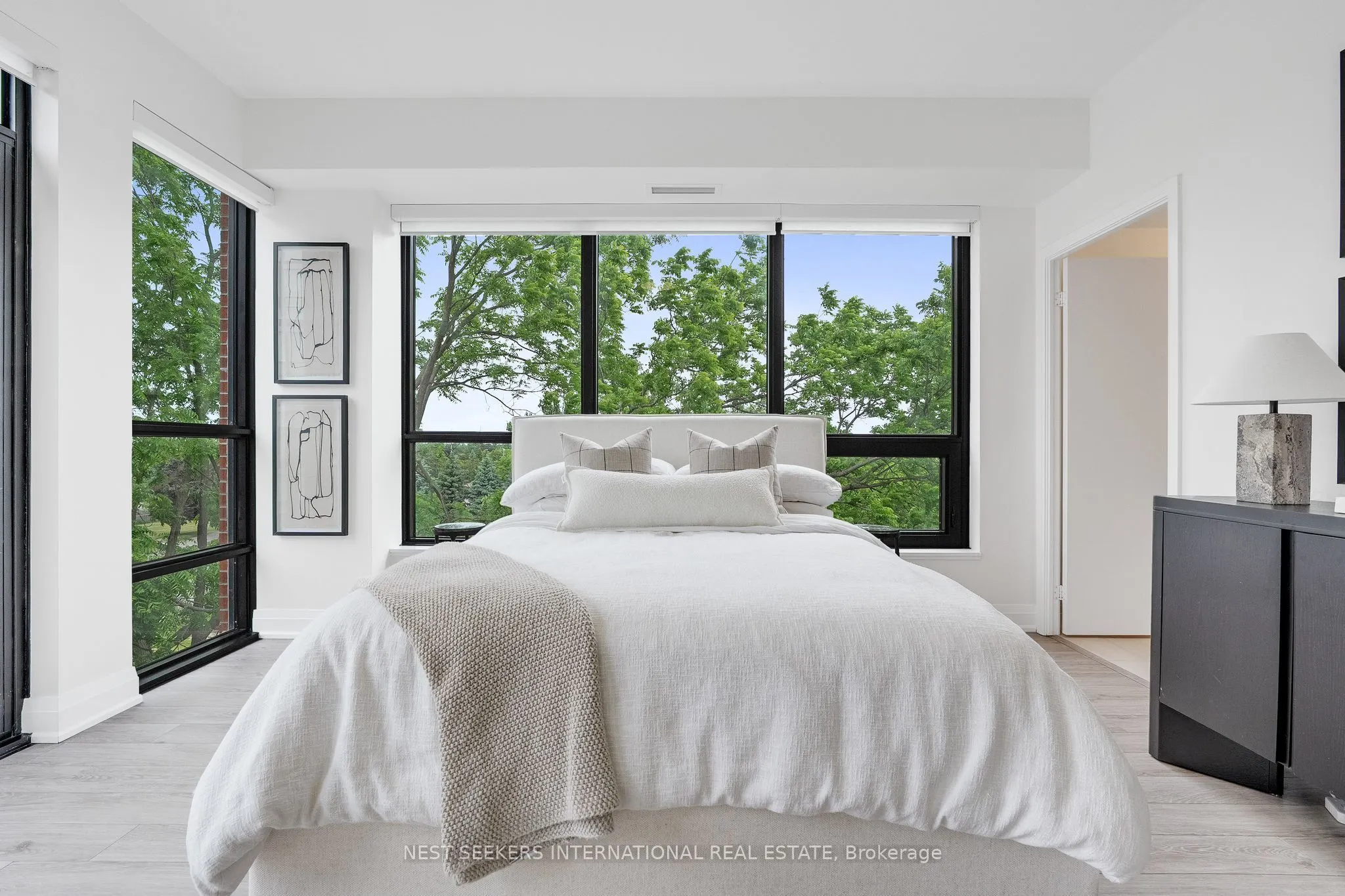 681 Yonge Street, #404