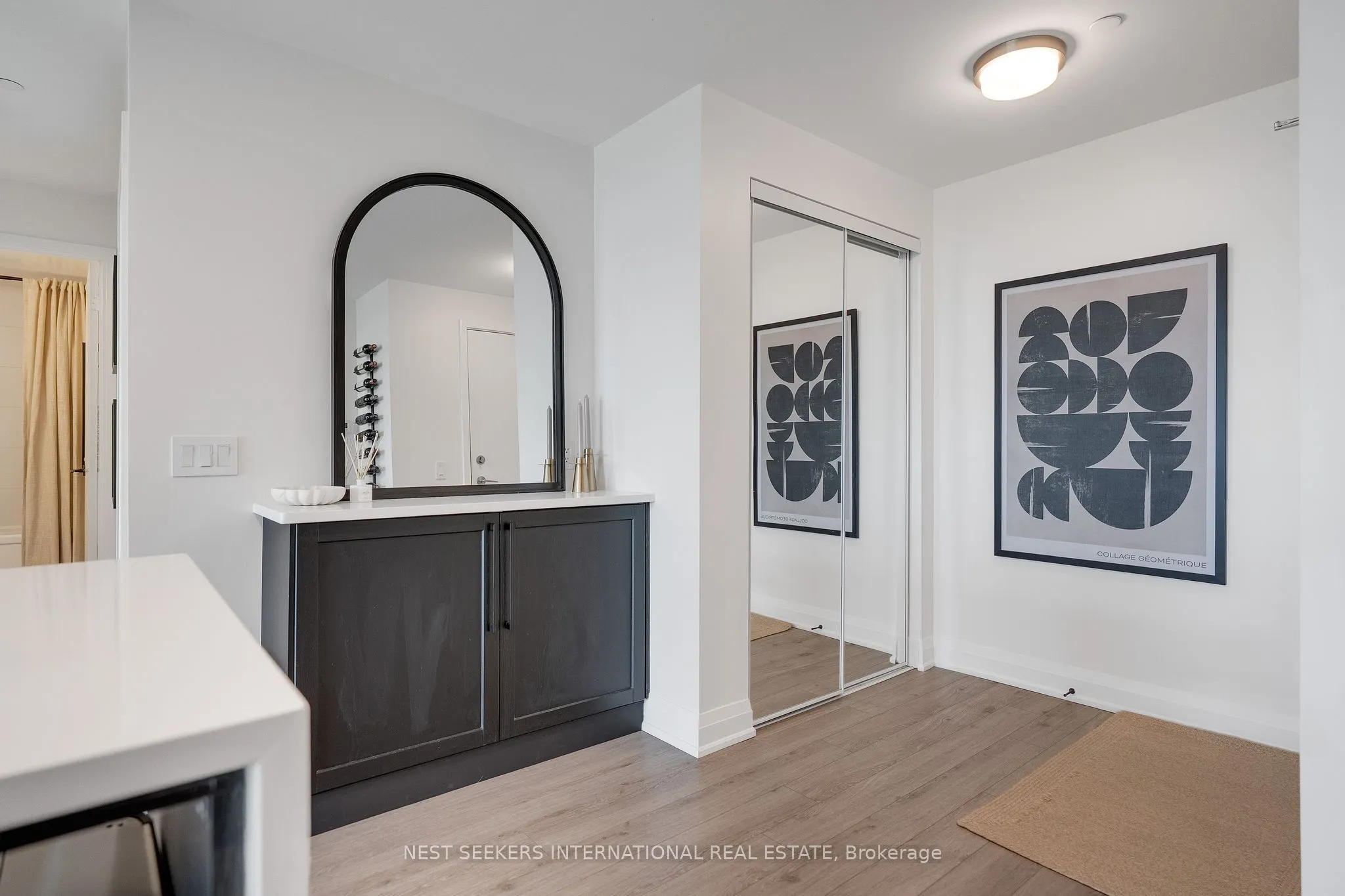 681 Yonge Street, #404