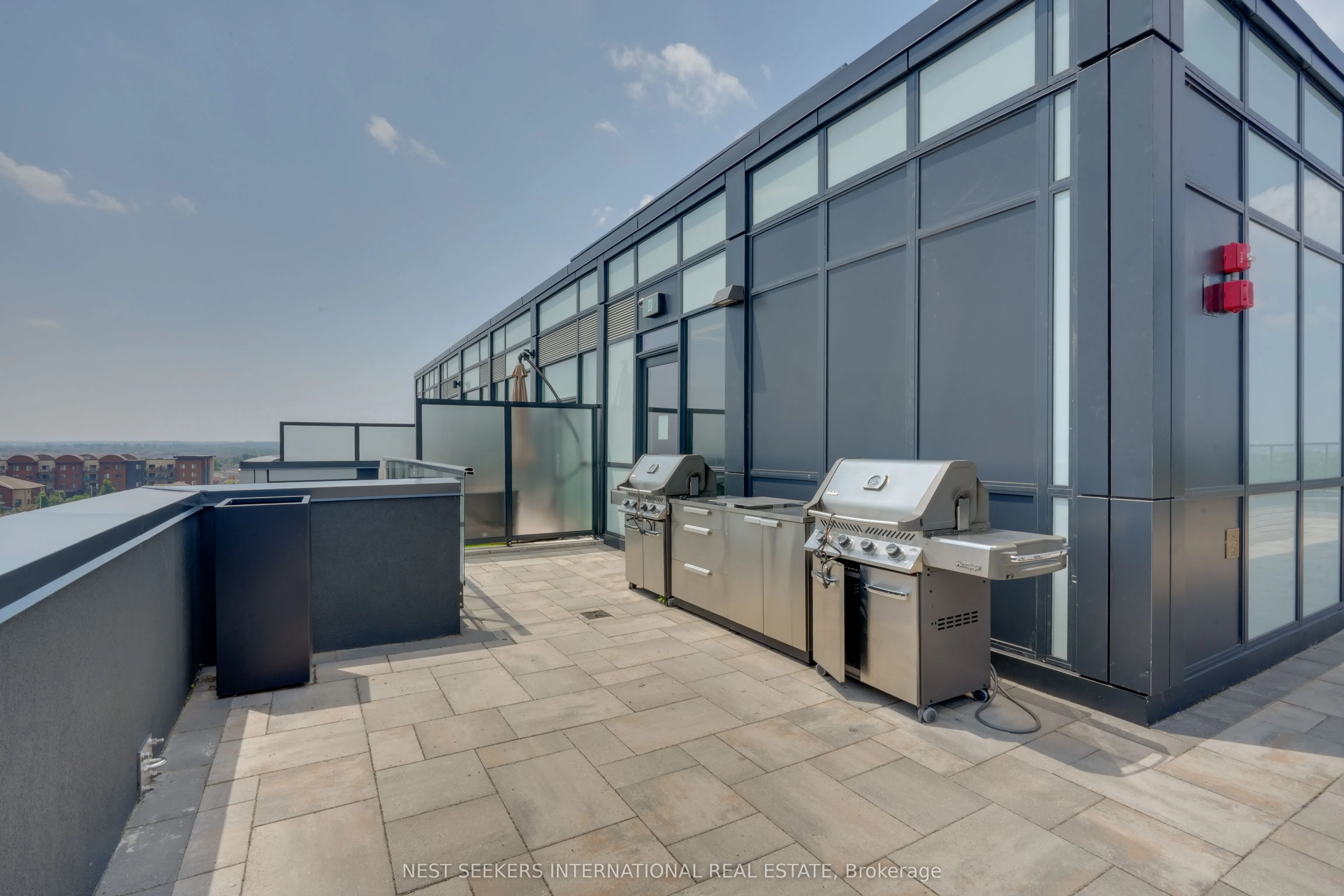 681 Yonge Street, #404