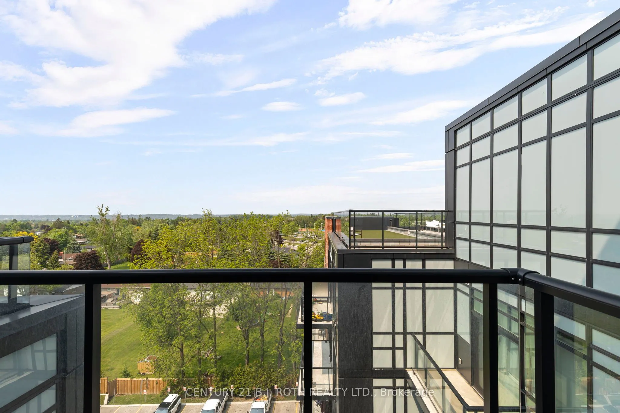 PH 681 YONGE Street, #720
