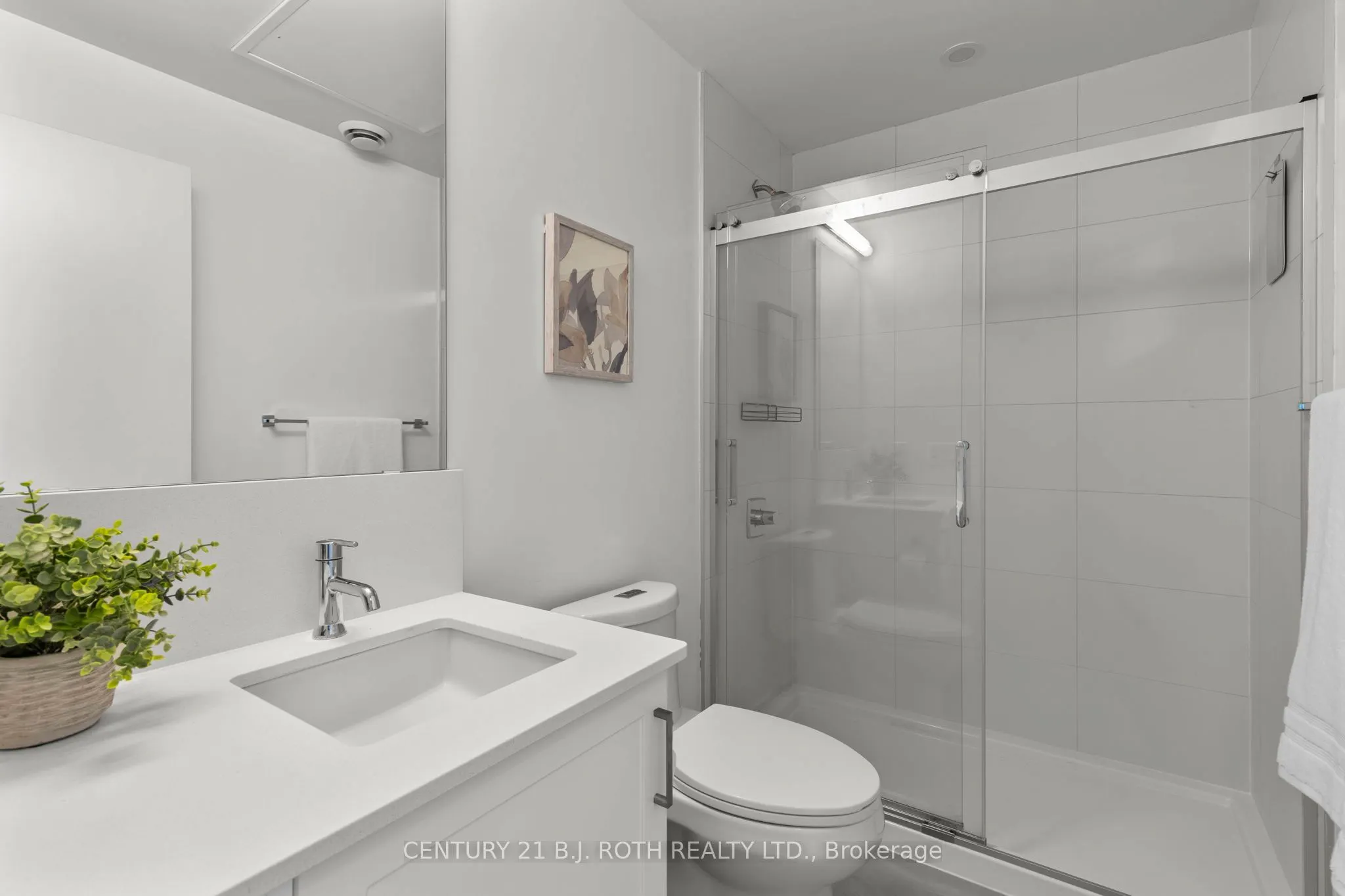 PH 681 YONGE Street, #720