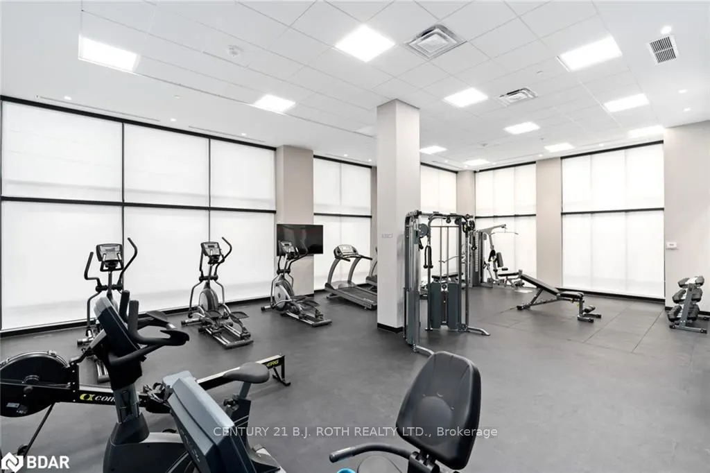 PH 681 YONGE Street, #720
