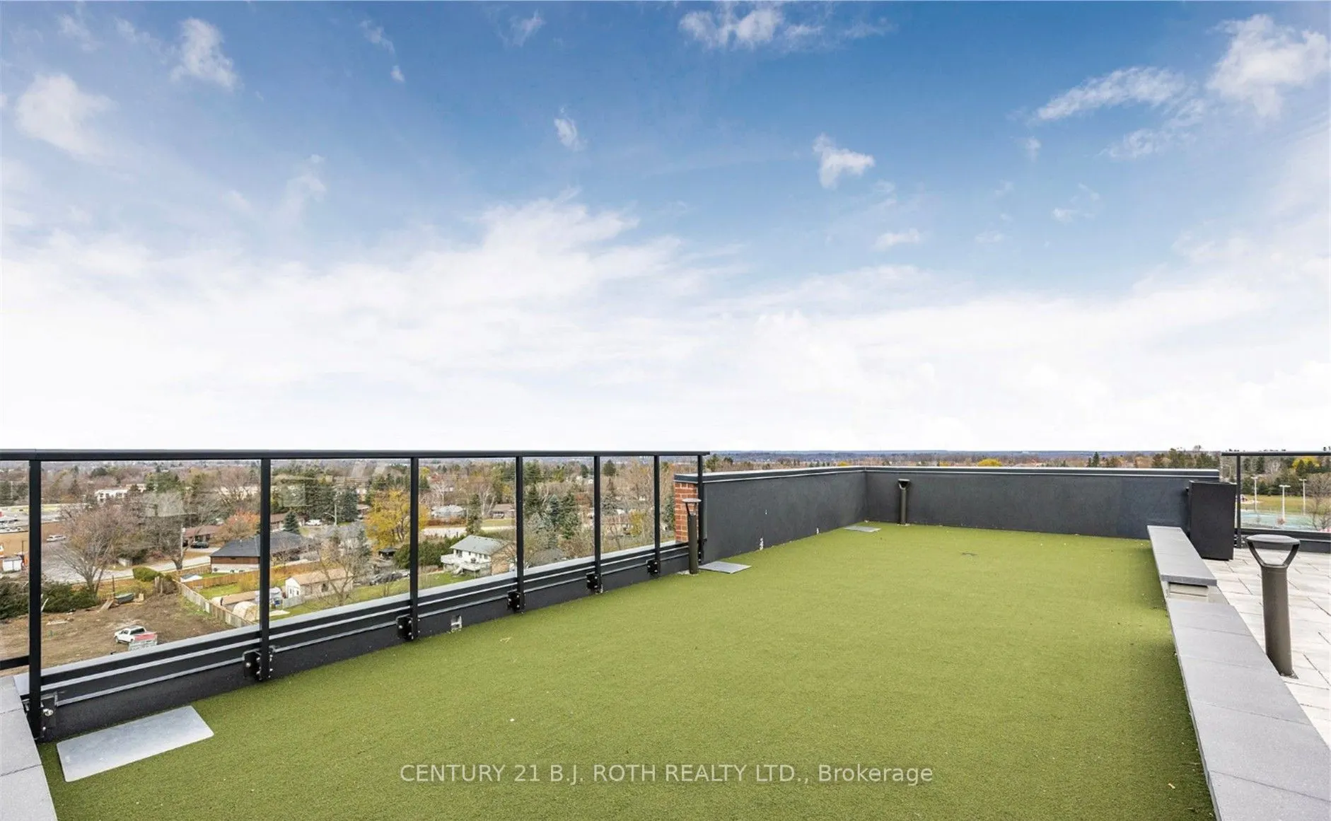 PH 681 YONGE Street, #720