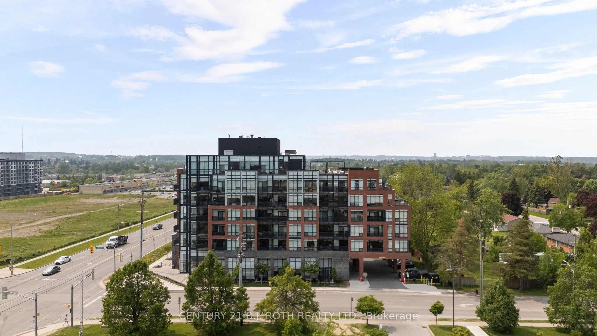 PH 681 YONGE Street, #720