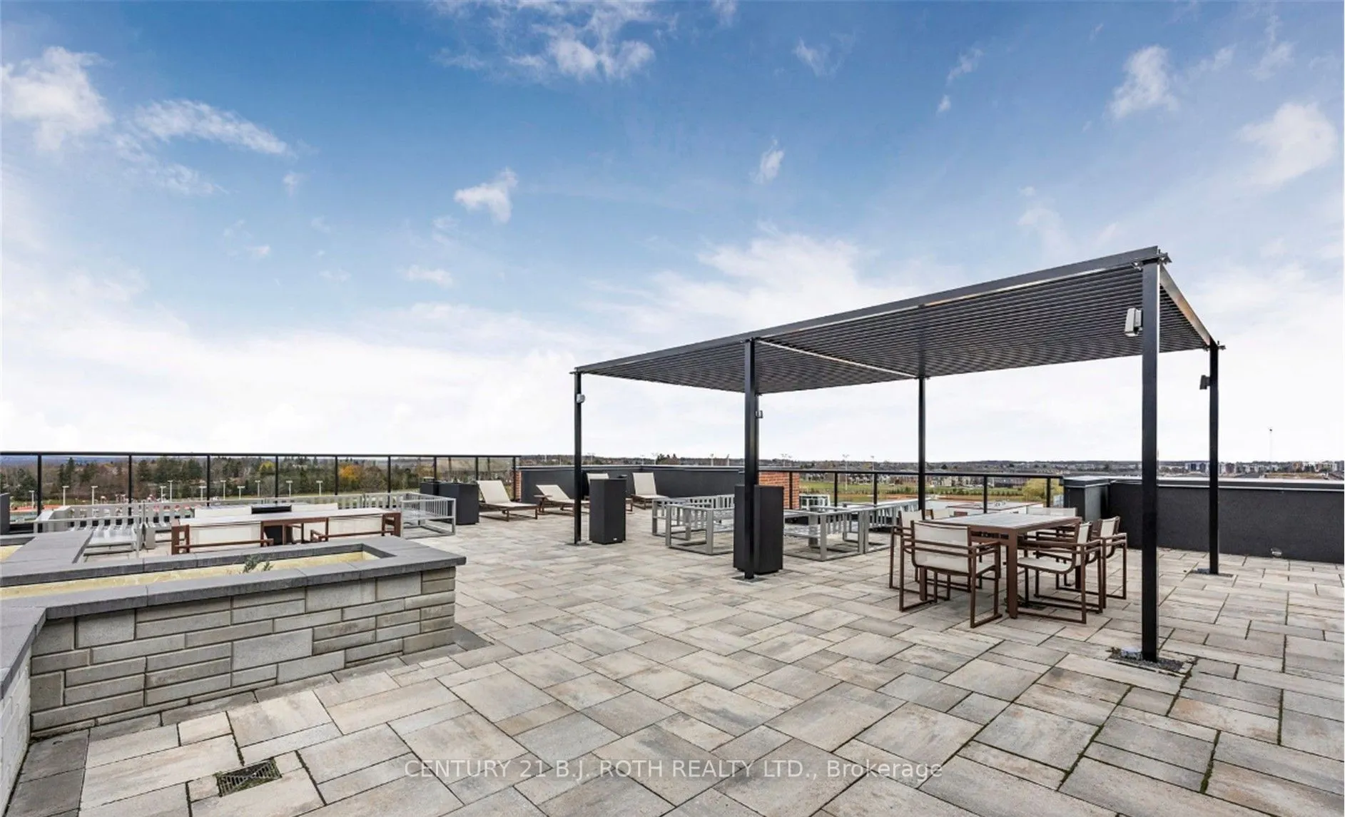 PH 681 YONGE Street, #720