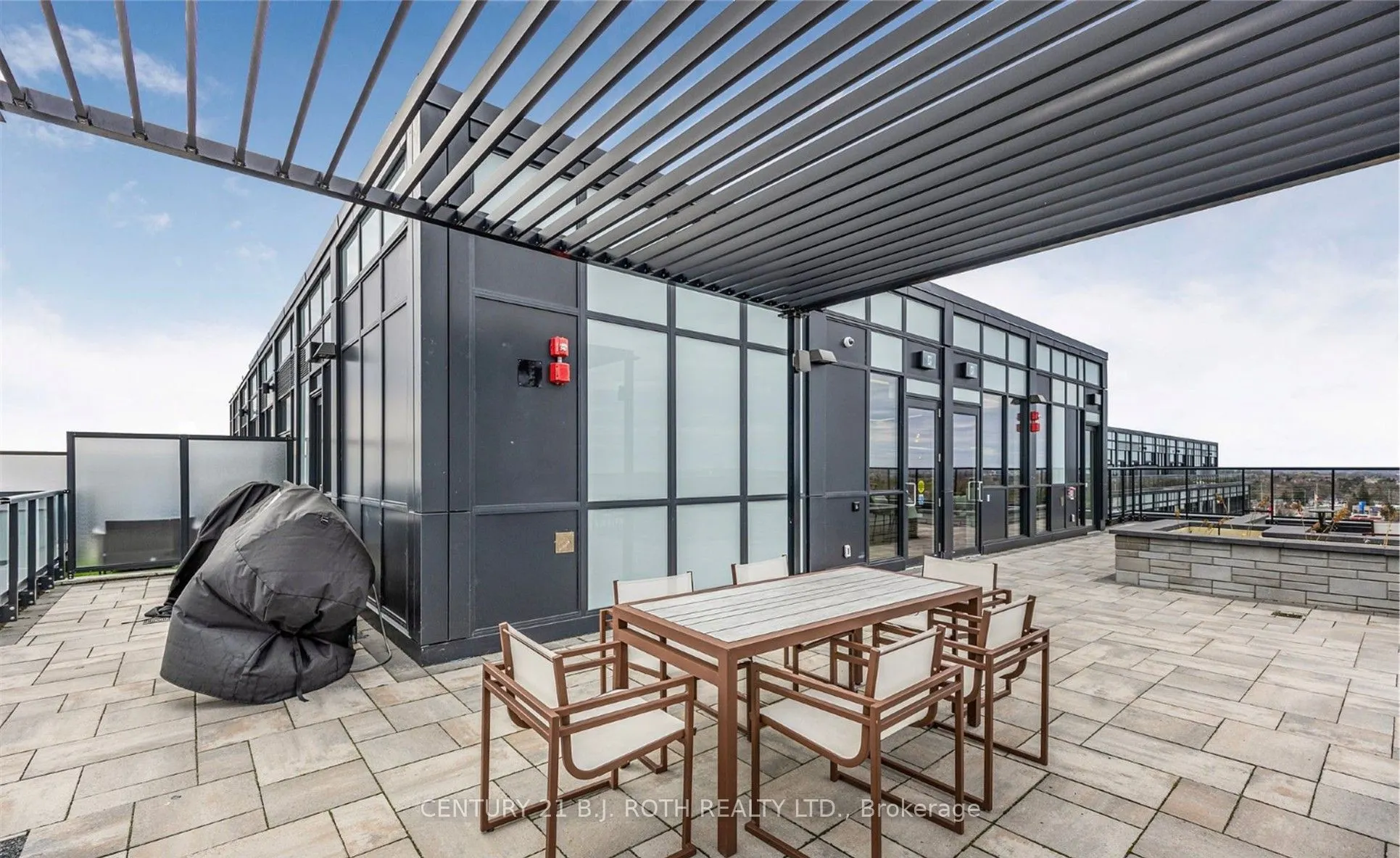 PH 681 YONGE Street, #720