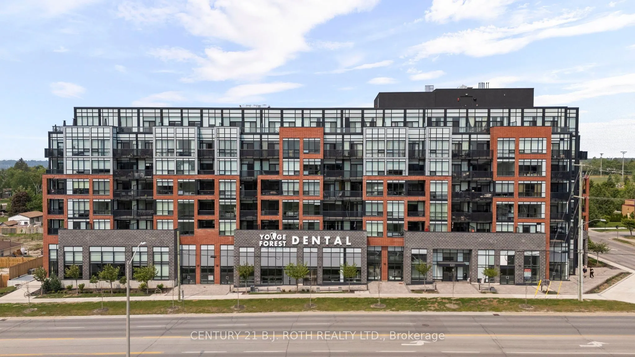 PH 681 YONGE Street, #720
