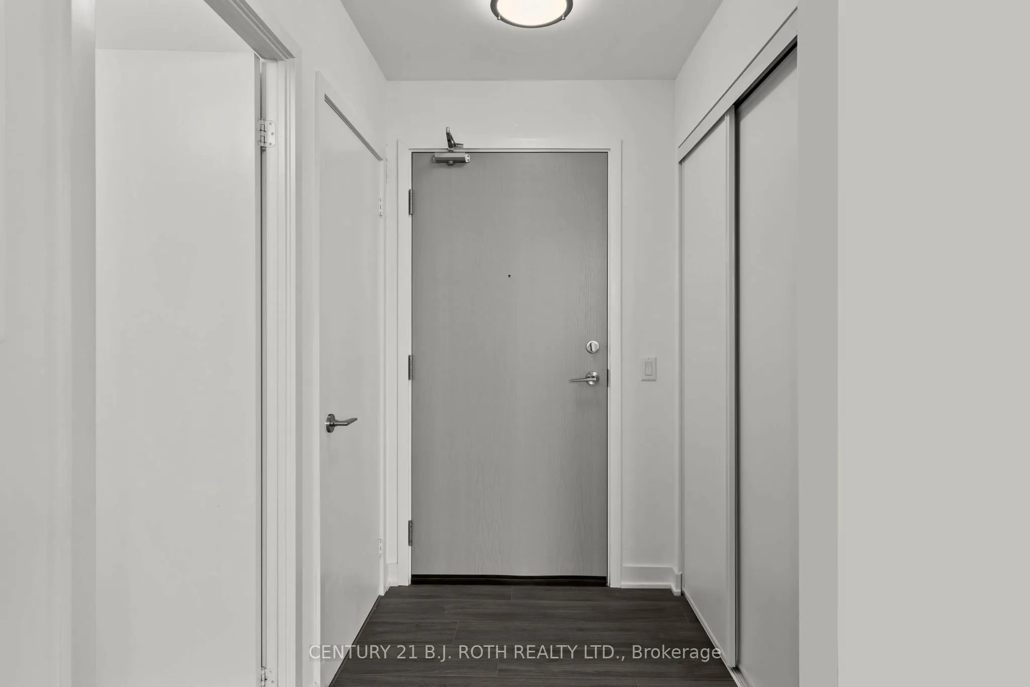 PH 681 YONGE Street, #720