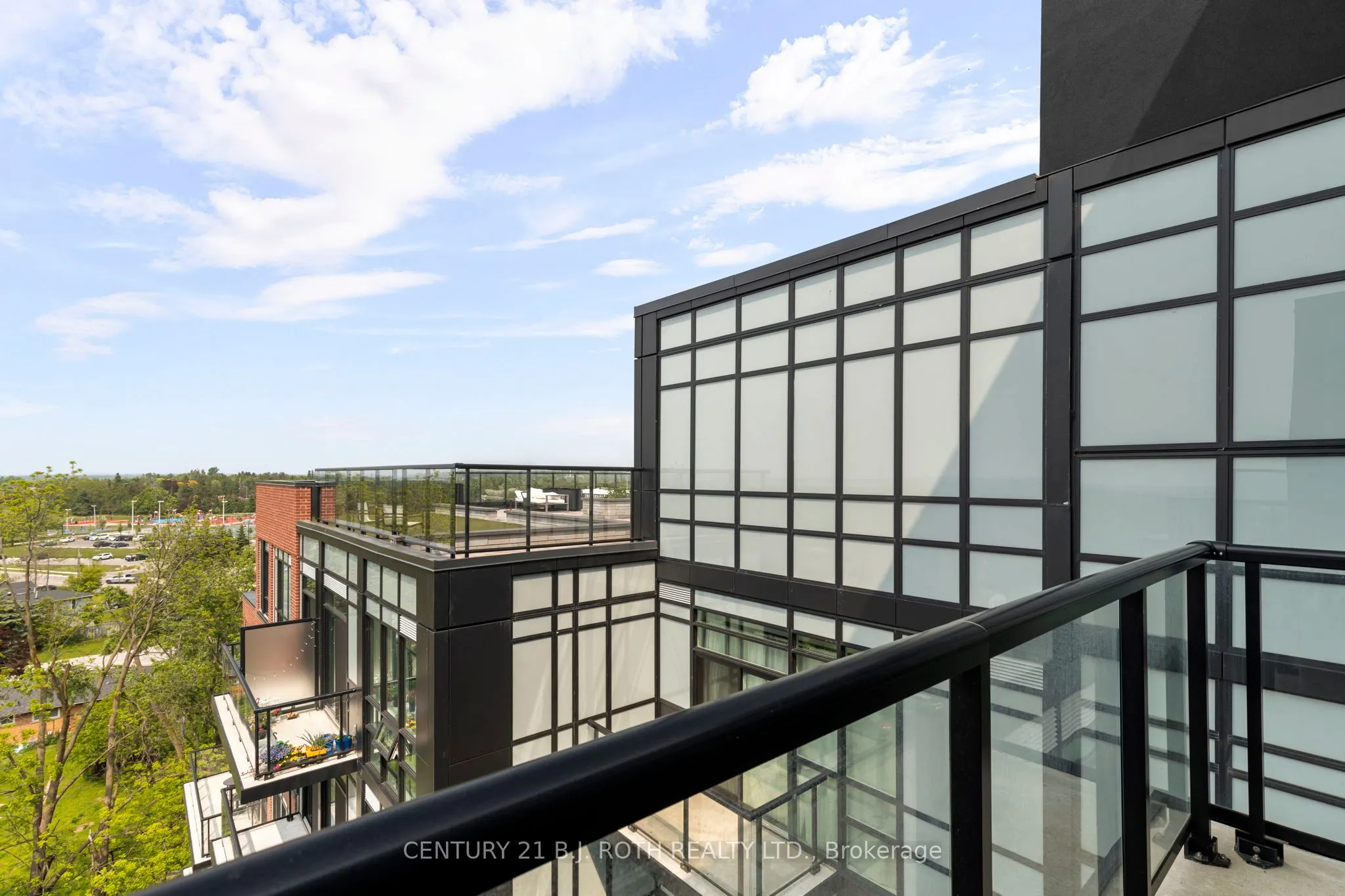 PH 681 YONGE Street, #720