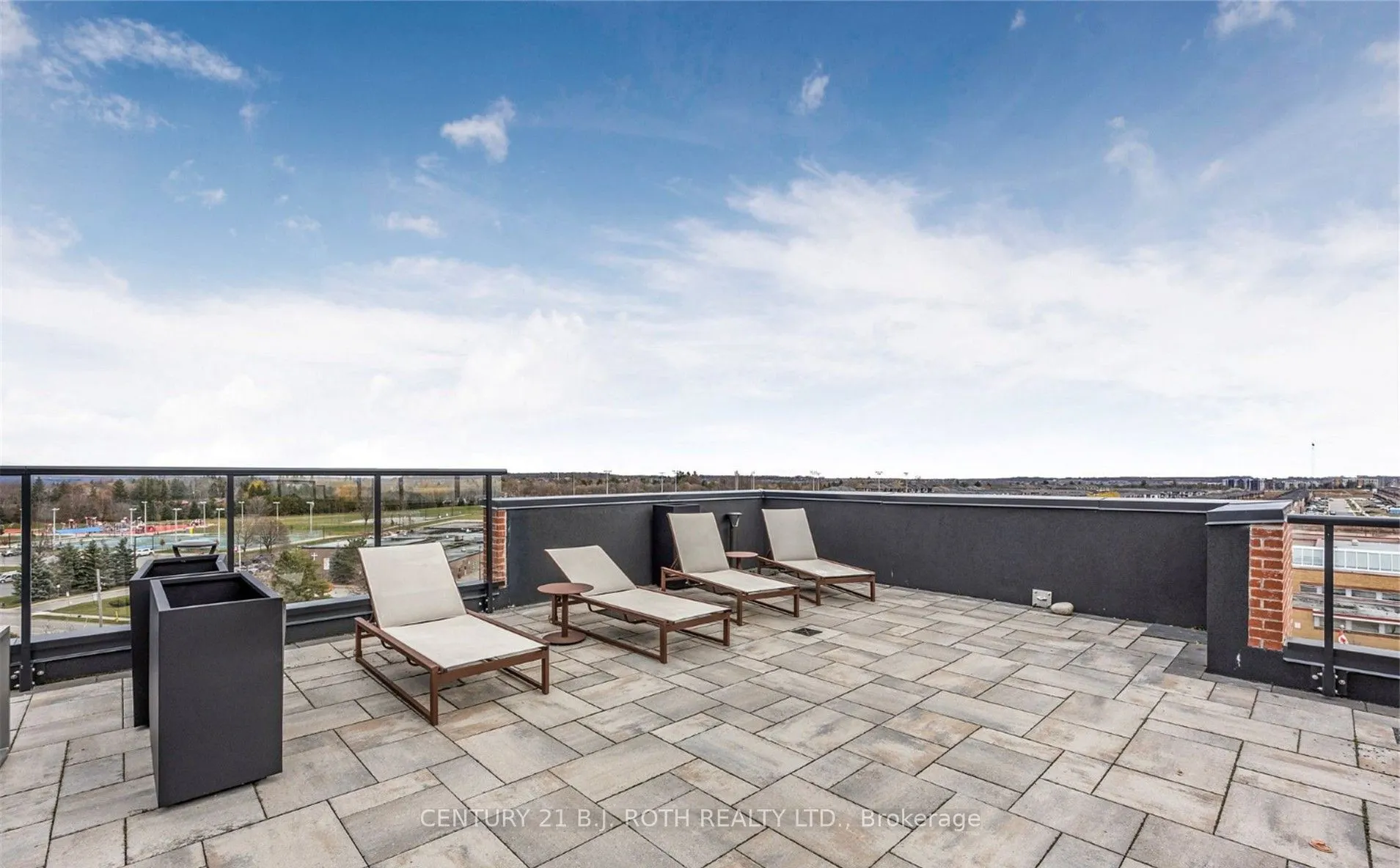 PH 681 YONGE Street, #720