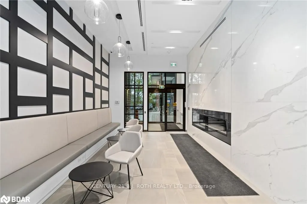 PH 681 YONGE Street, #720