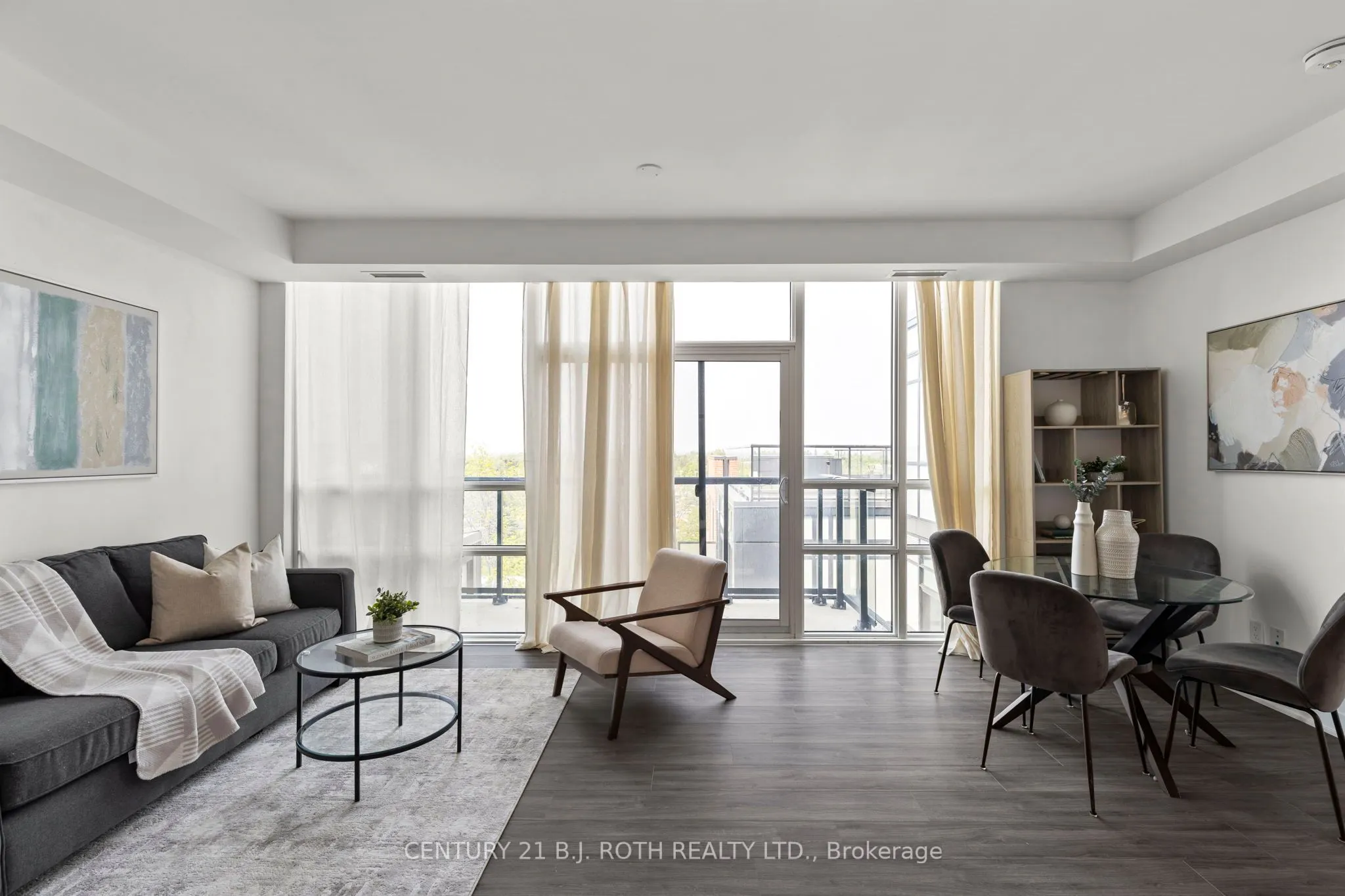 PH 681 YONGE Street, #720