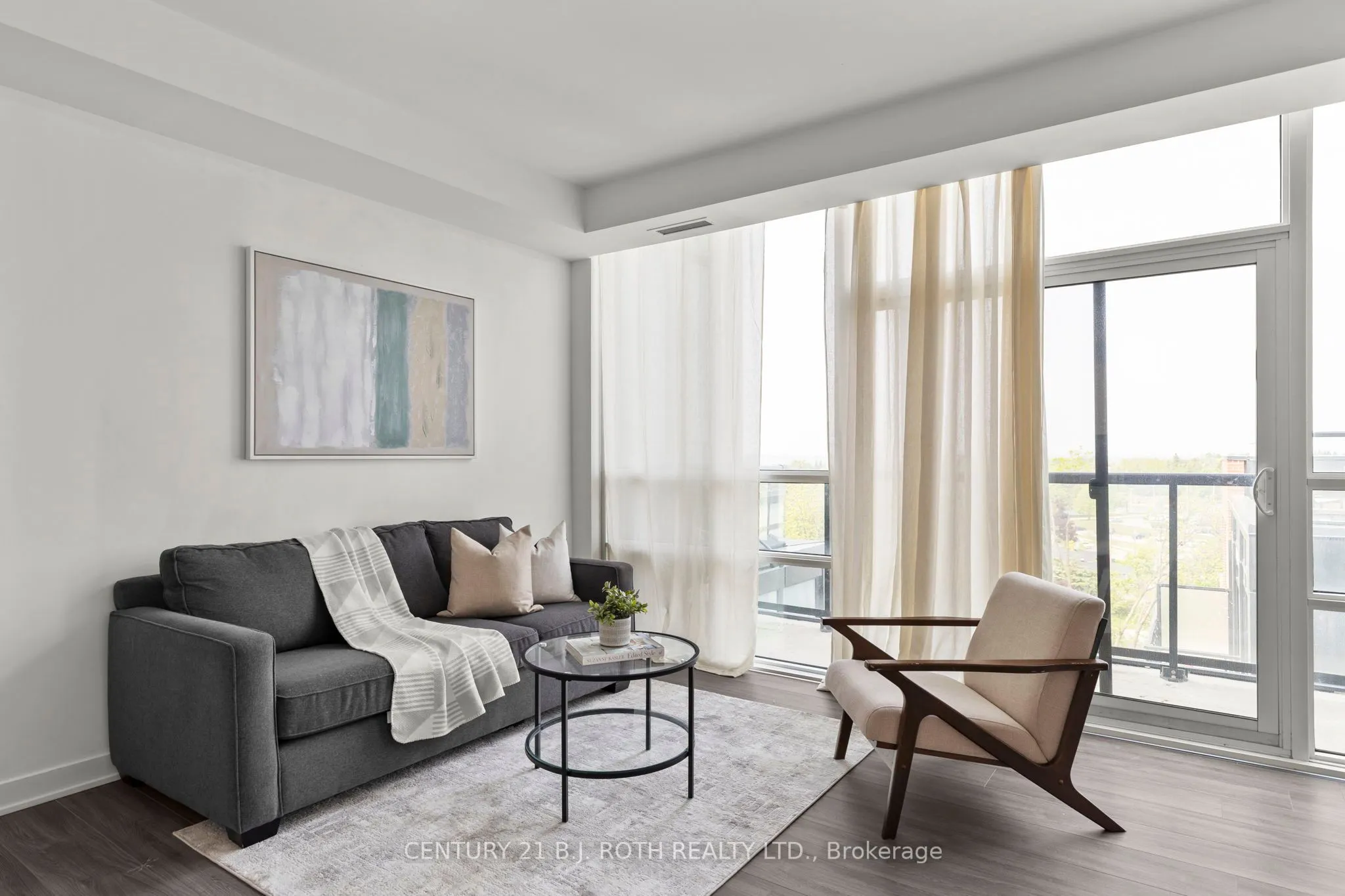 PH 681 YONGE Street, #720