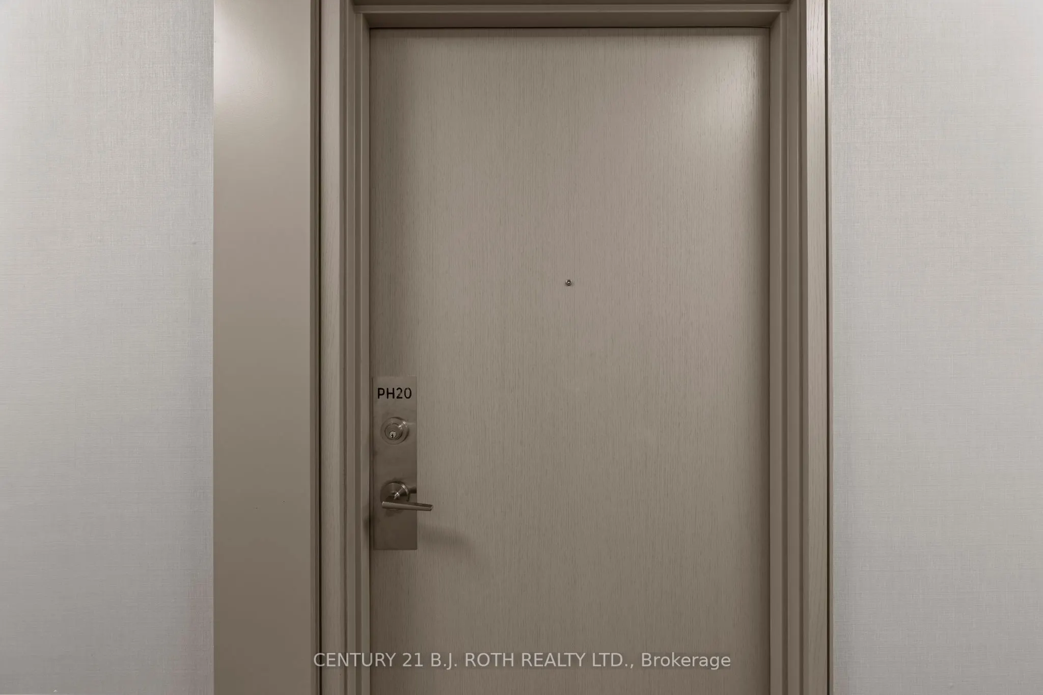PH 681 YONGE Street, #720