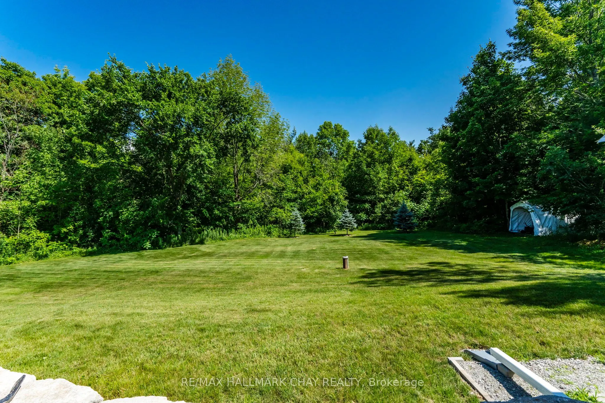 403 Moonstone Road E
