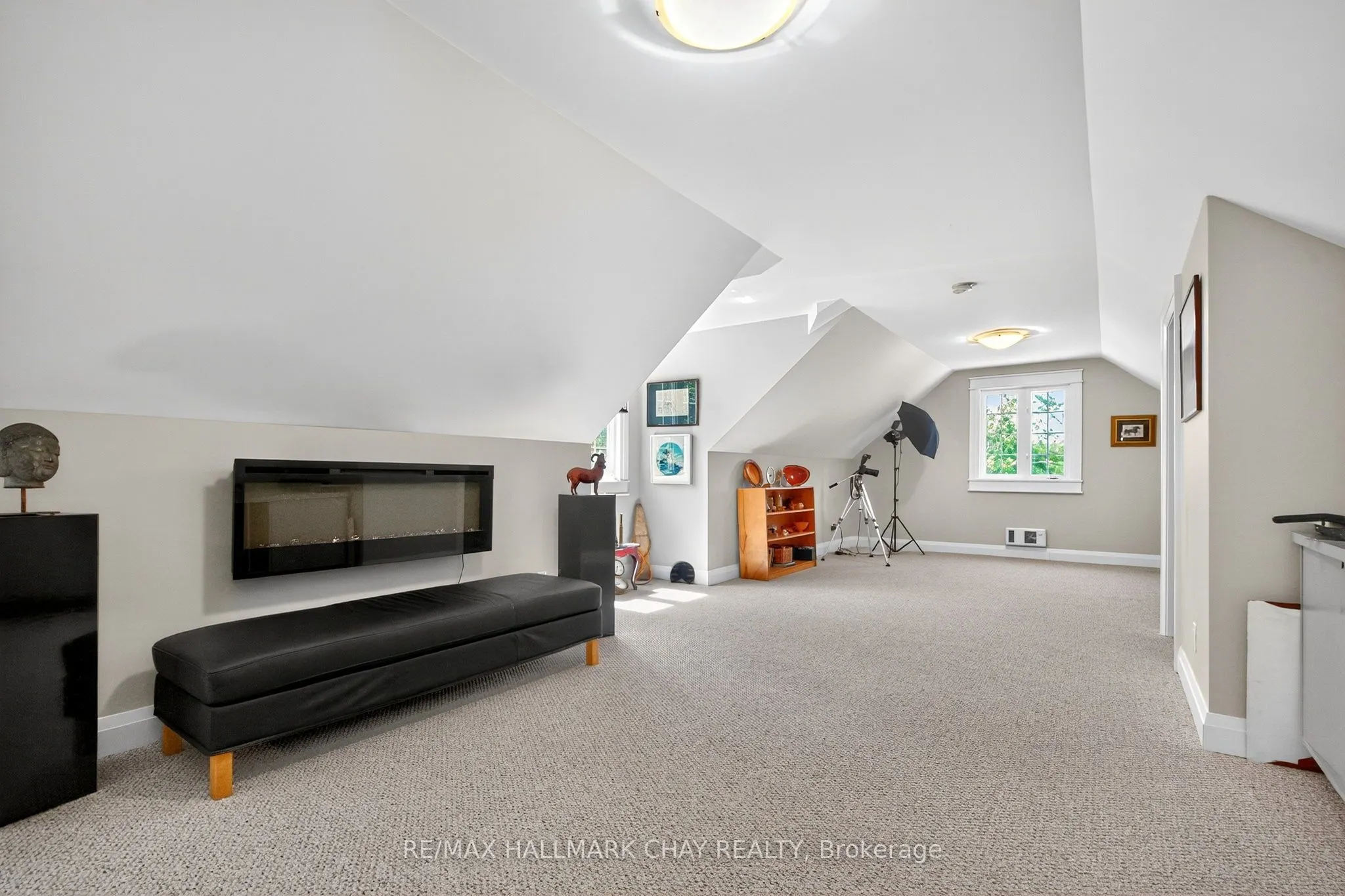 403 Moonstone Road E