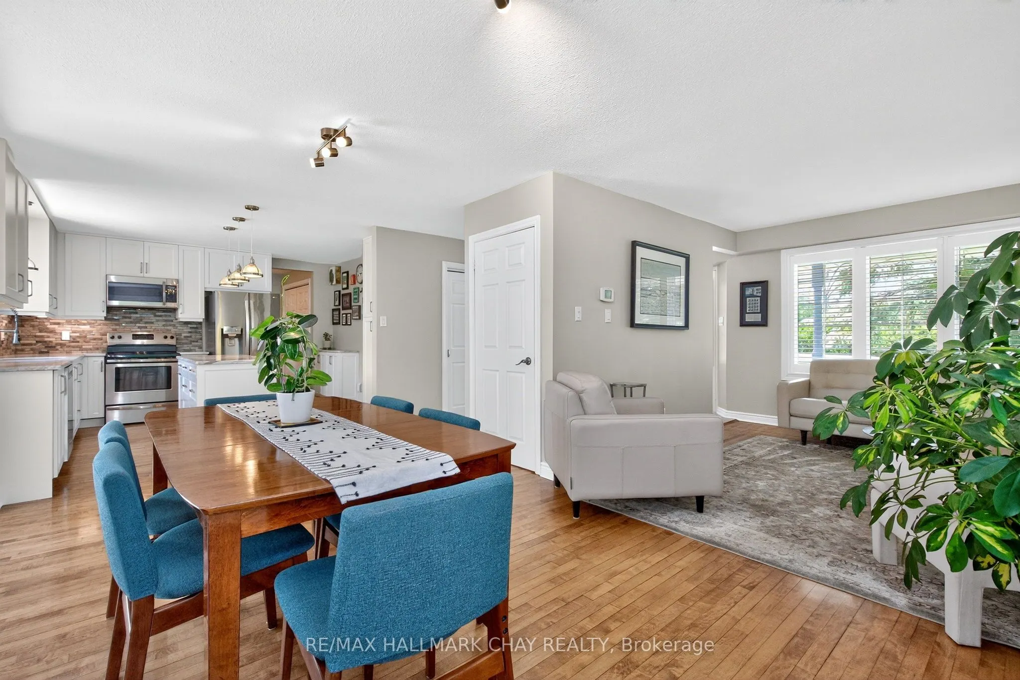 403 Moonstone Road E