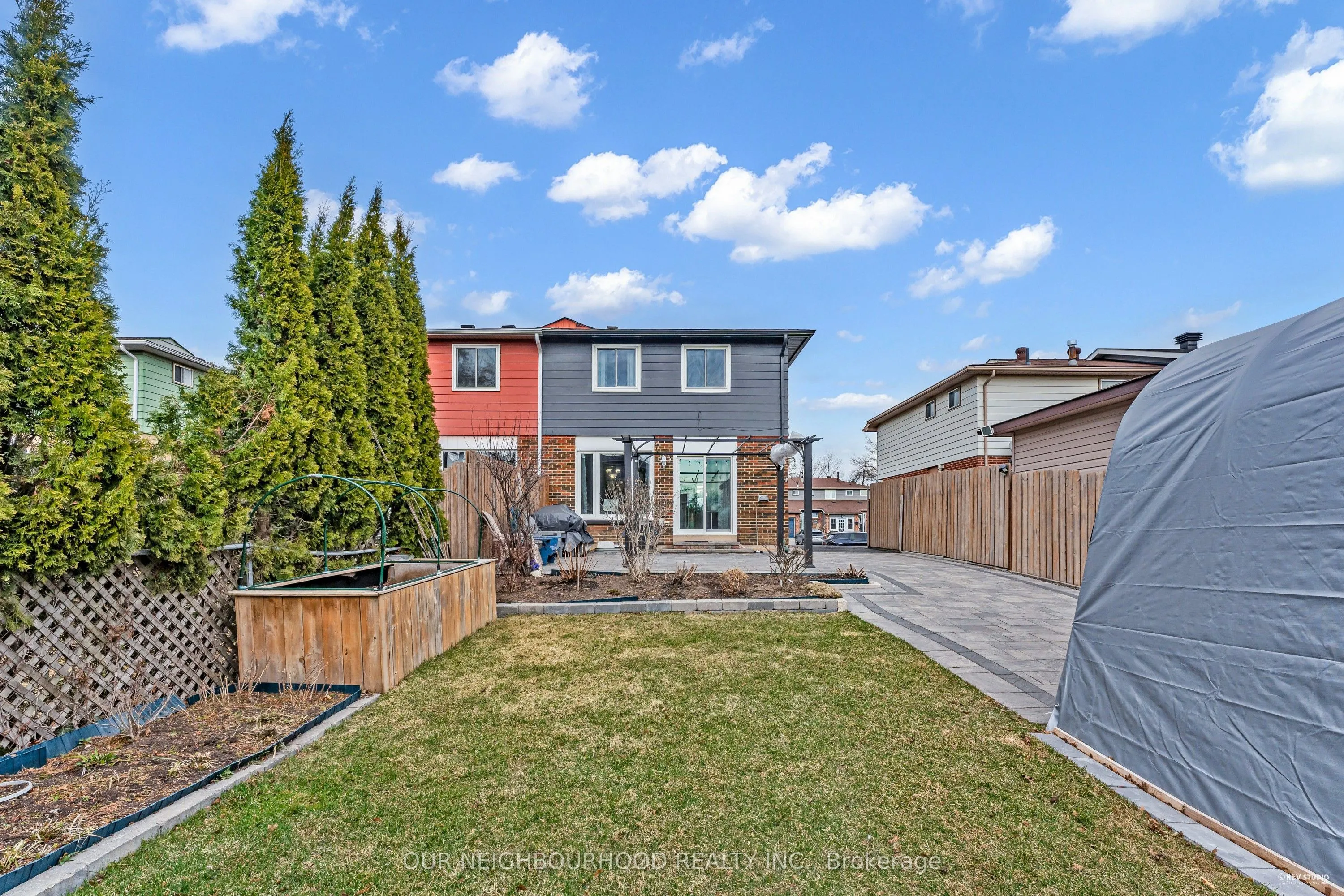 89 Chaucer Crescent