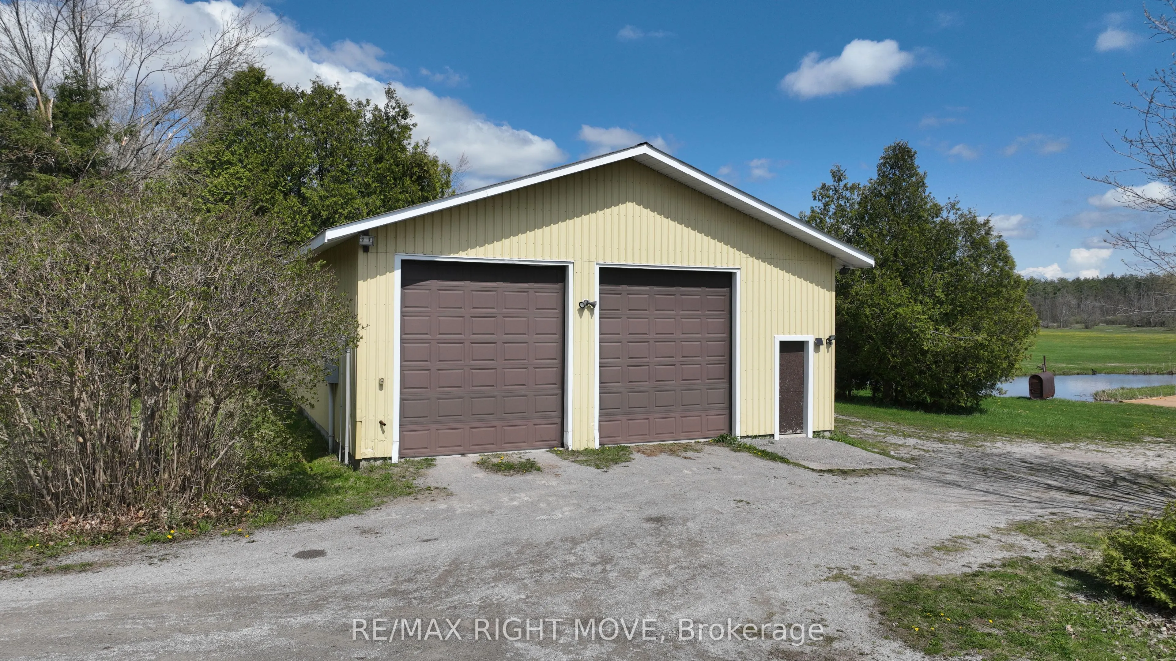 2723 Monck Road