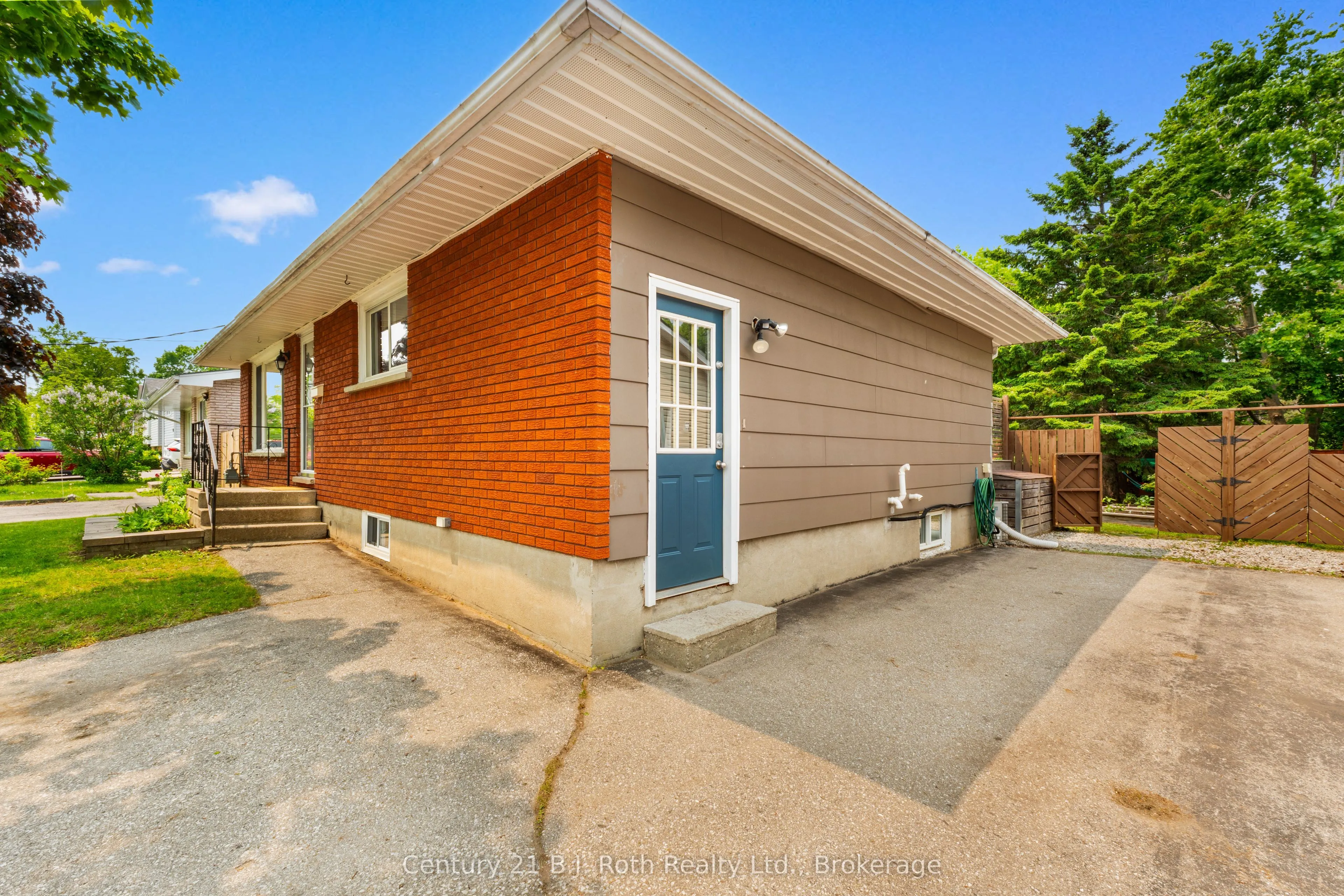 398 Mary Street