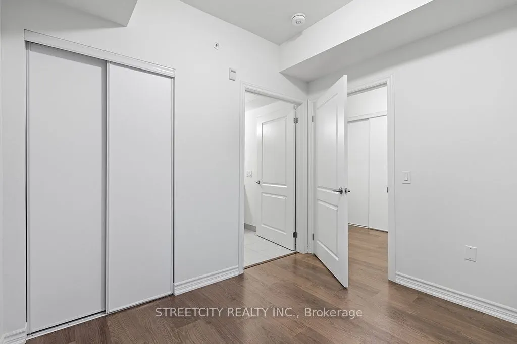 5 Spooner Crescent, #215