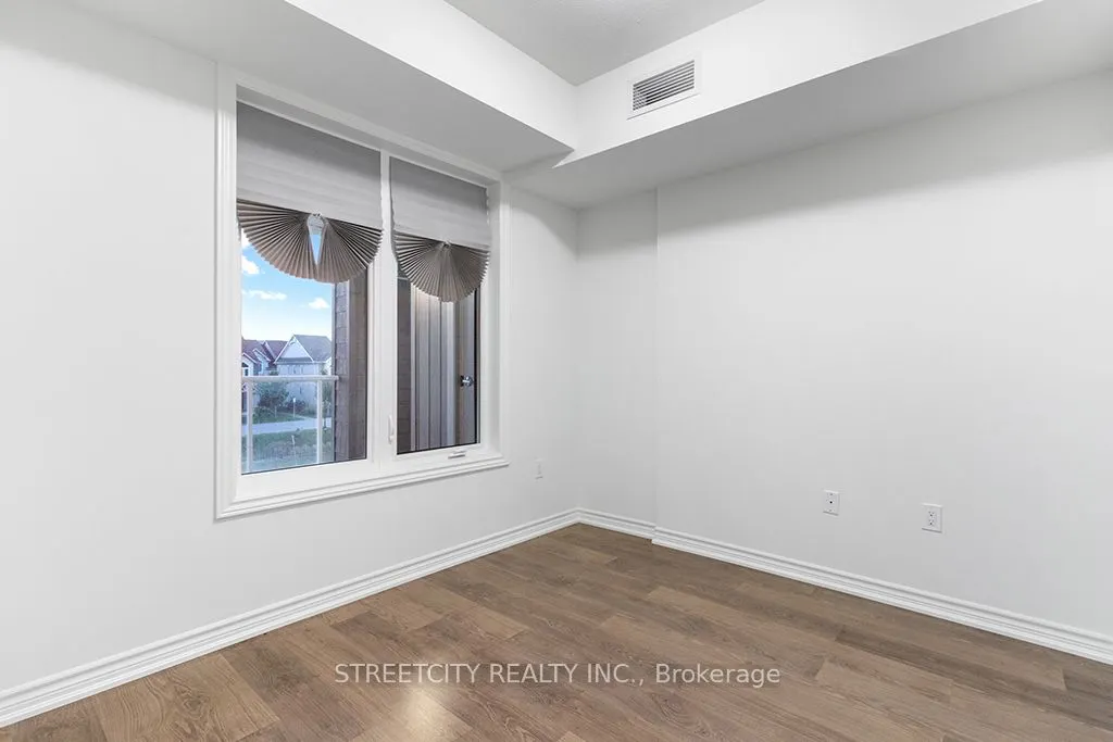 5 Spooner Crescent, #215