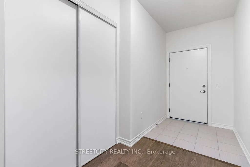 5 Spooner Crescent, #215