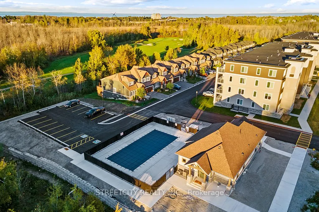 5 Spooner Crescent, #215