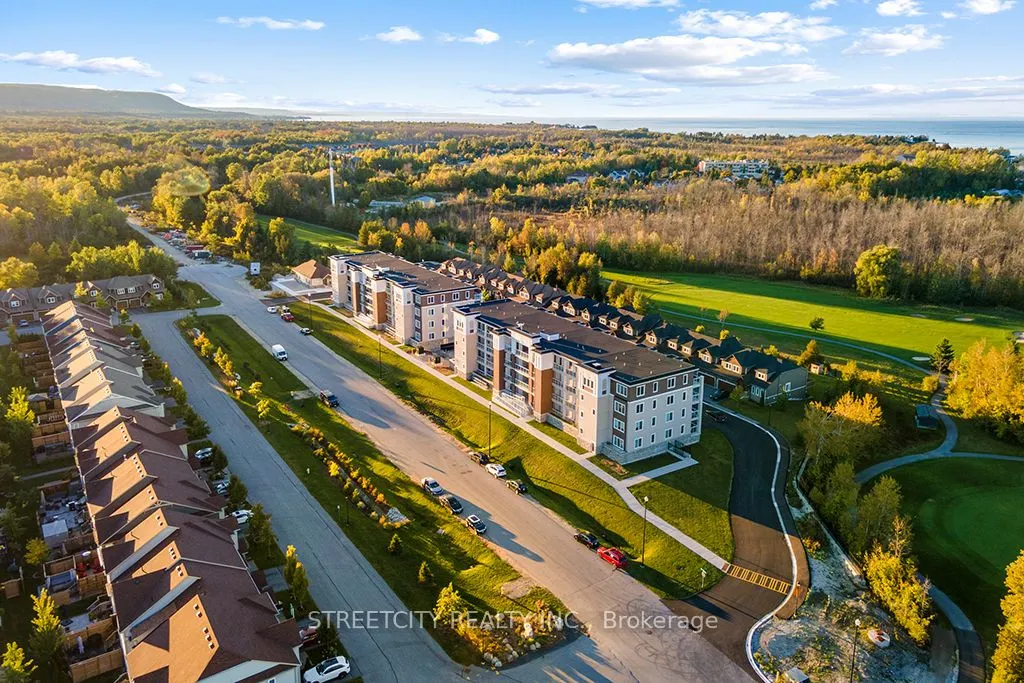 5 Spooner Crescent, #215