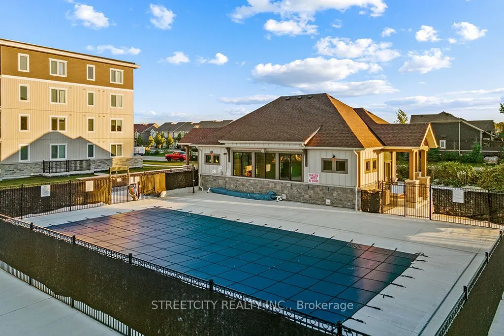 5 Spooner Crescent, #215