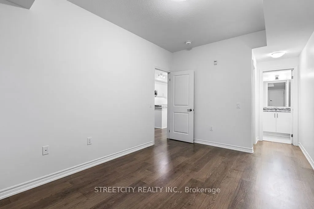 5 Spooner Crescent, #215