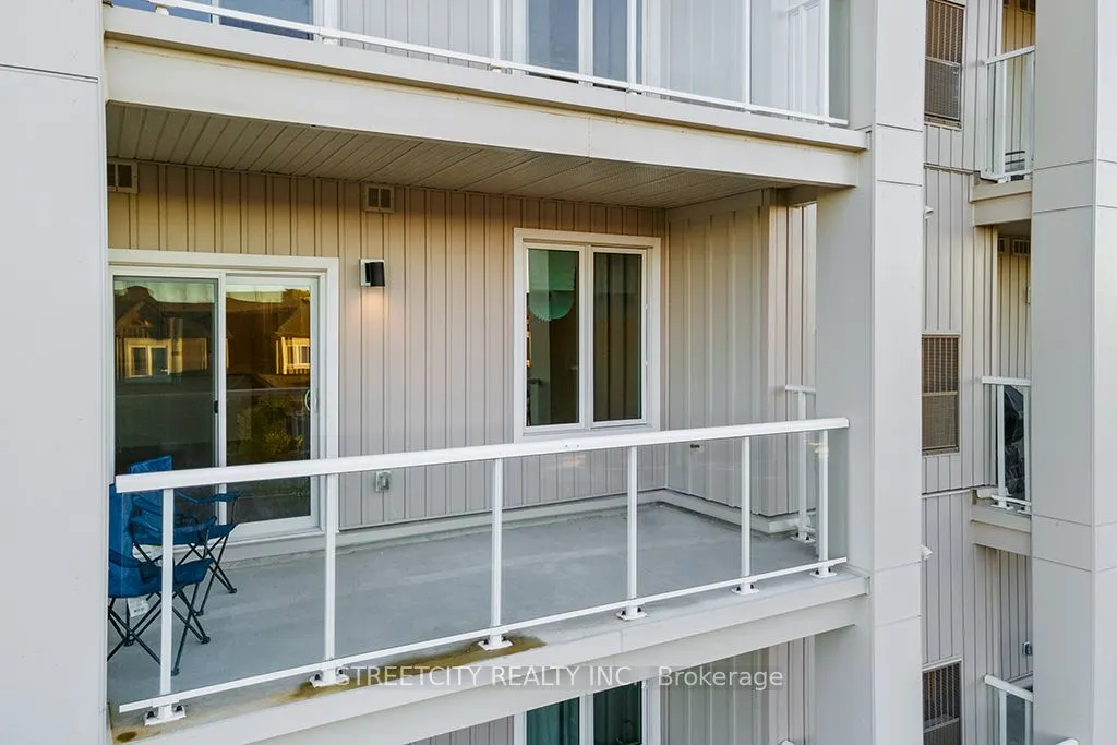 5 Spooner Crescent, #215
