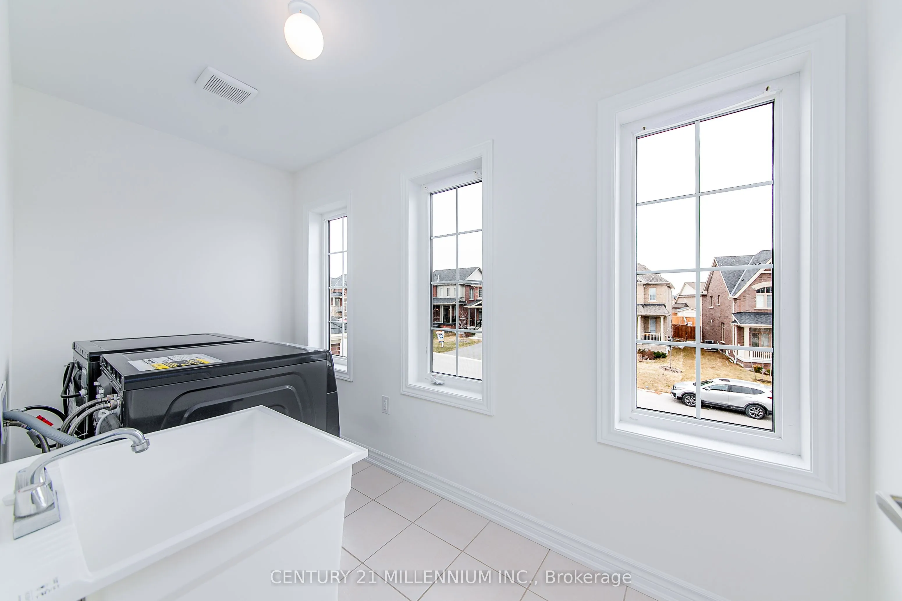 79 Rugman Crescent
