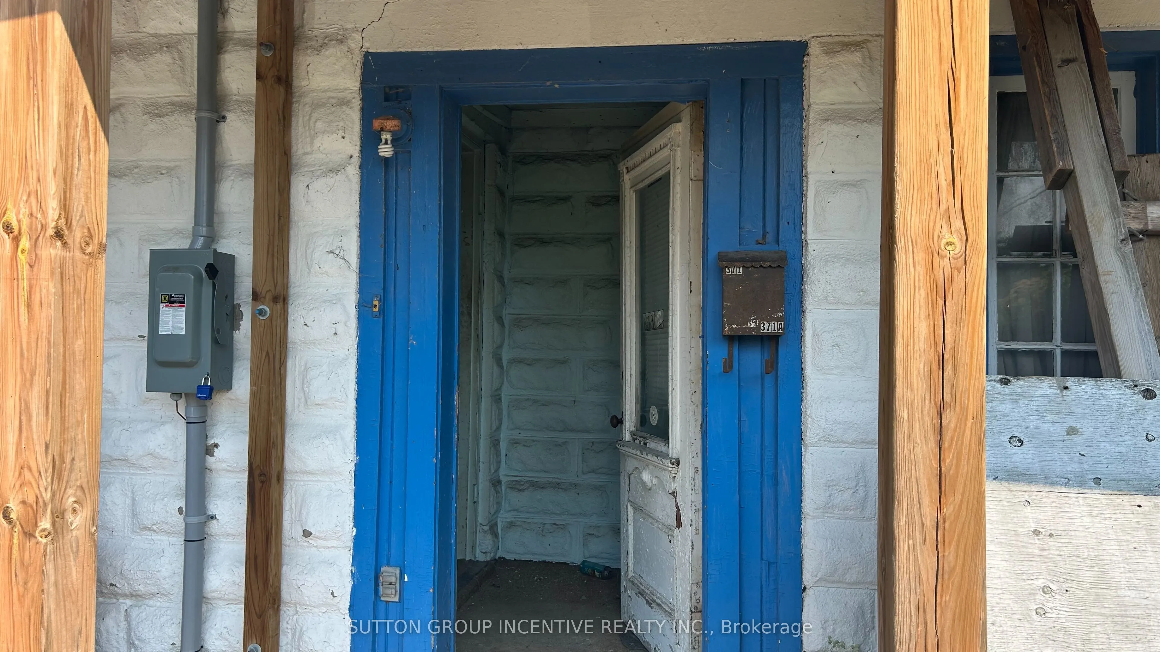371 West Street N