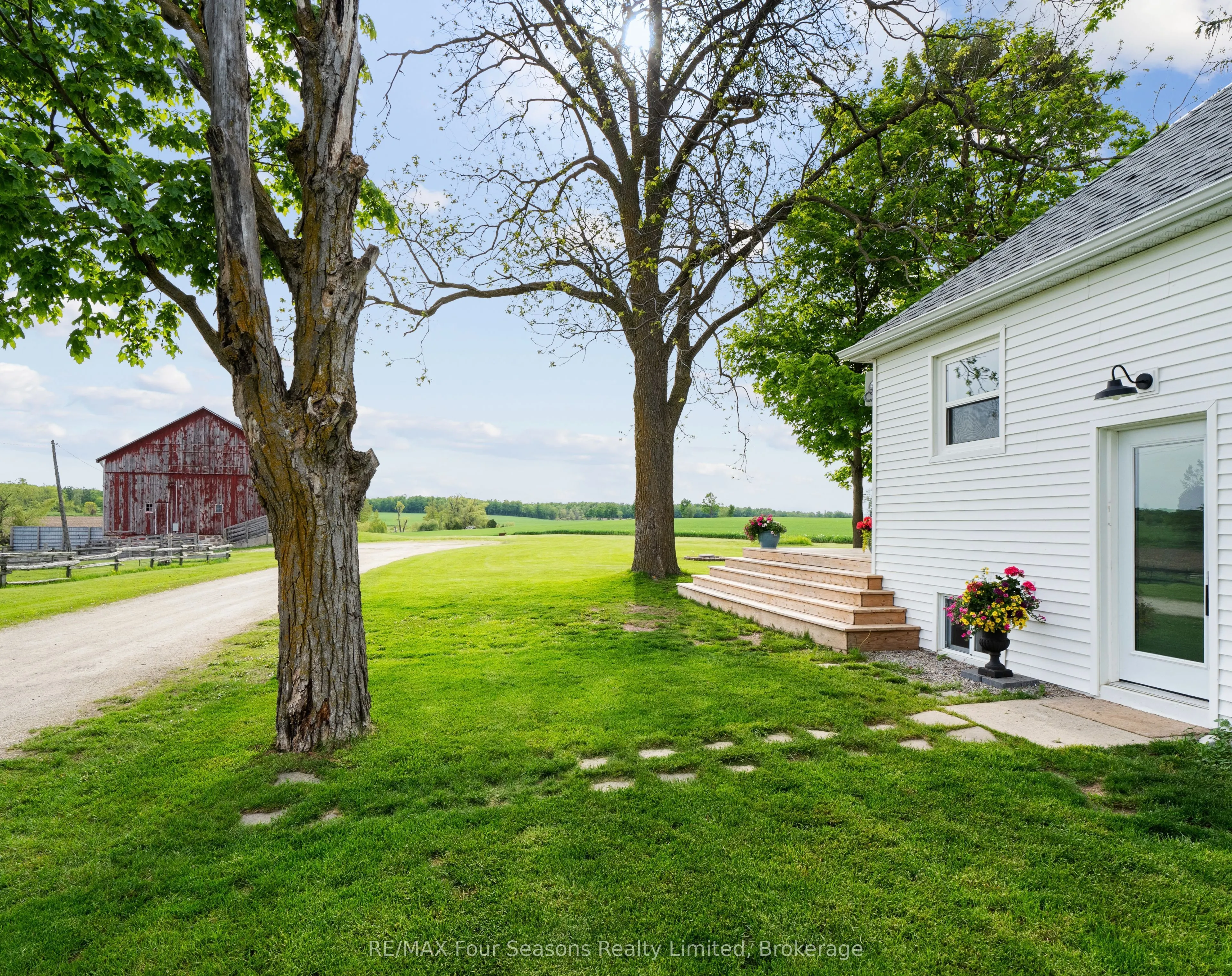 1154 Fairgrounds Road S