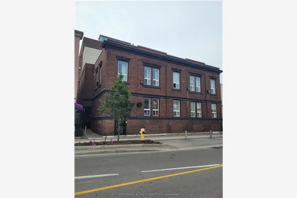 19 Dunlop Street W