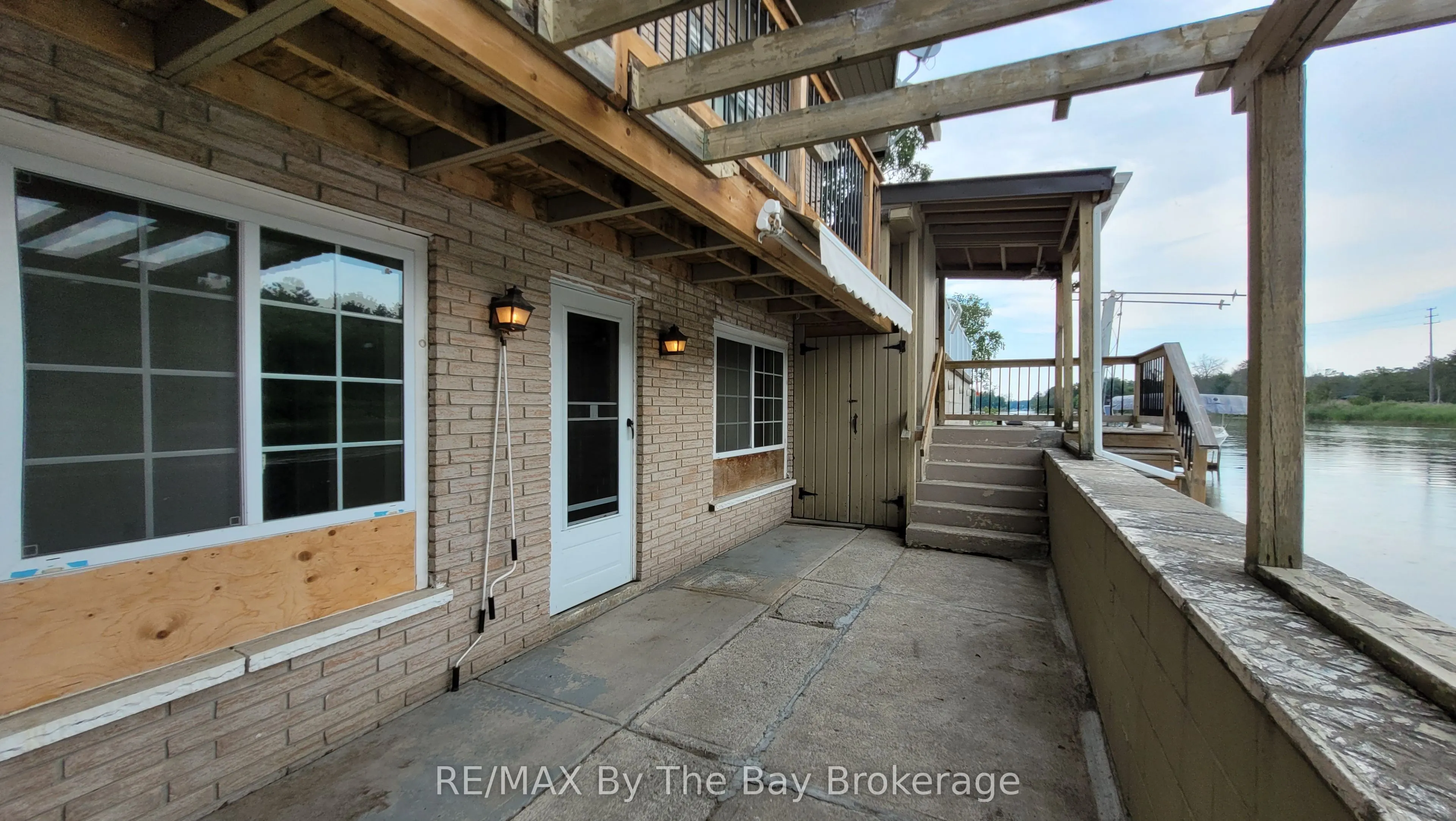 835 Mosley Street, #5