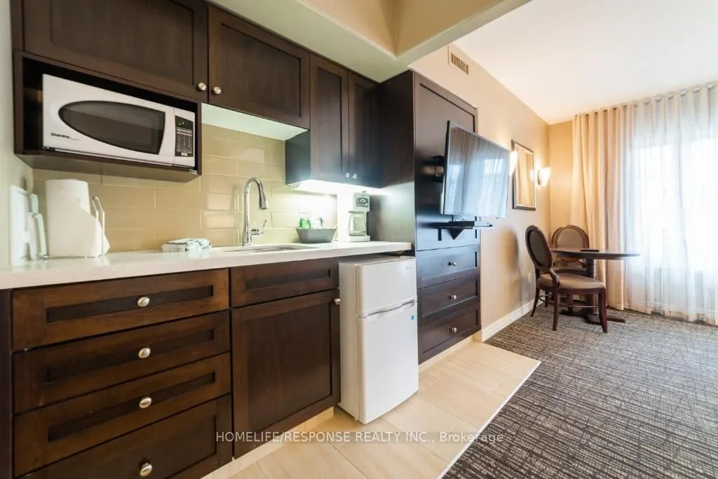 90 HIGHLAND Drive, #2042