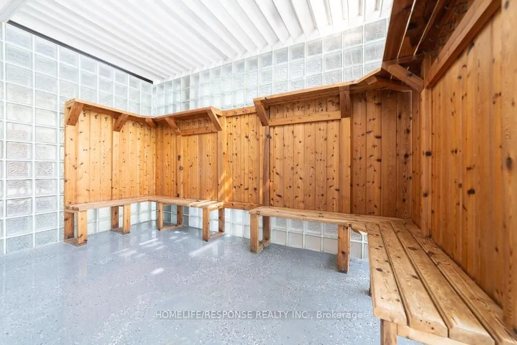 90 HIGHLAND Drive, #2042